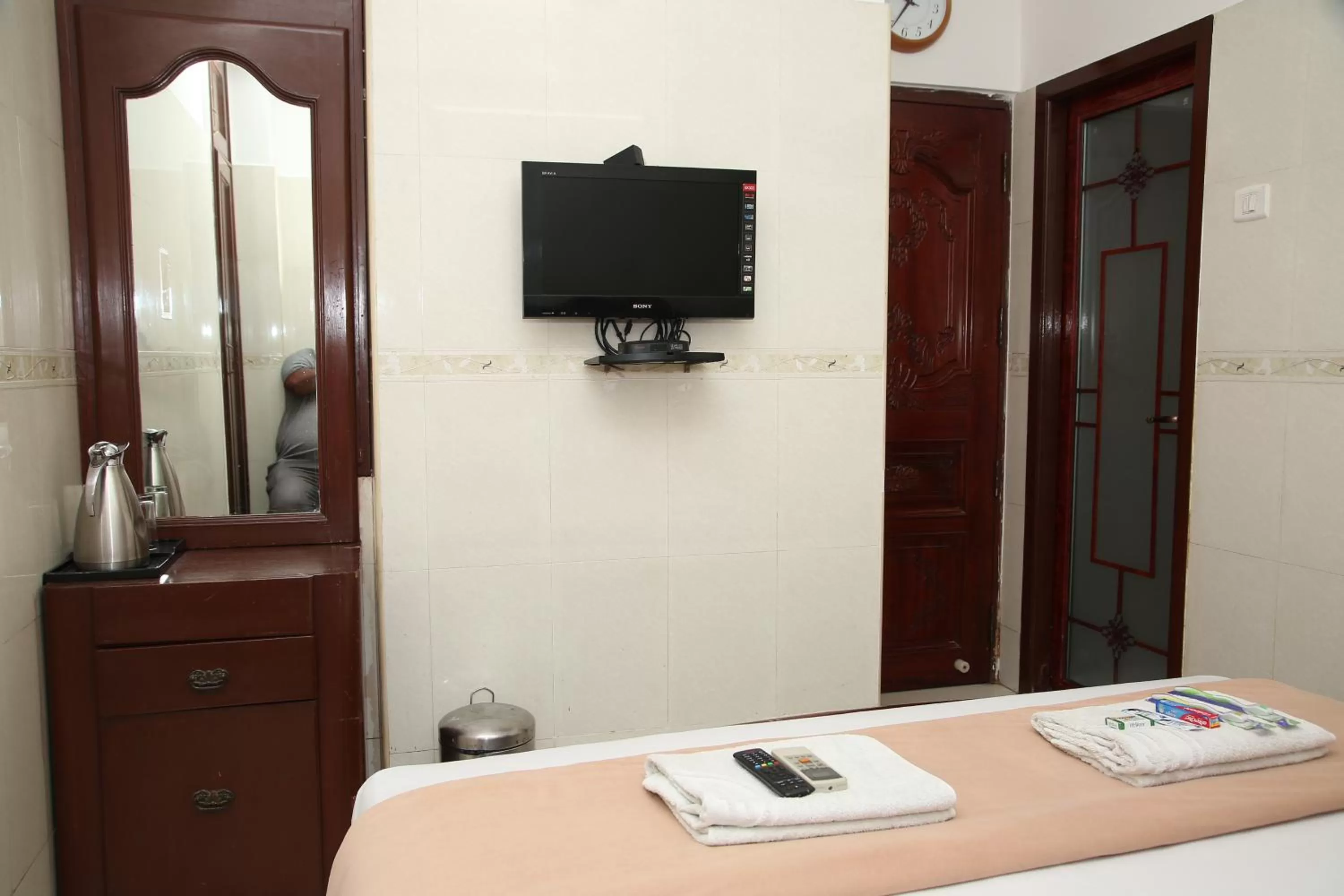 TV and multimedia, Bed in Grand View Residency Chennai