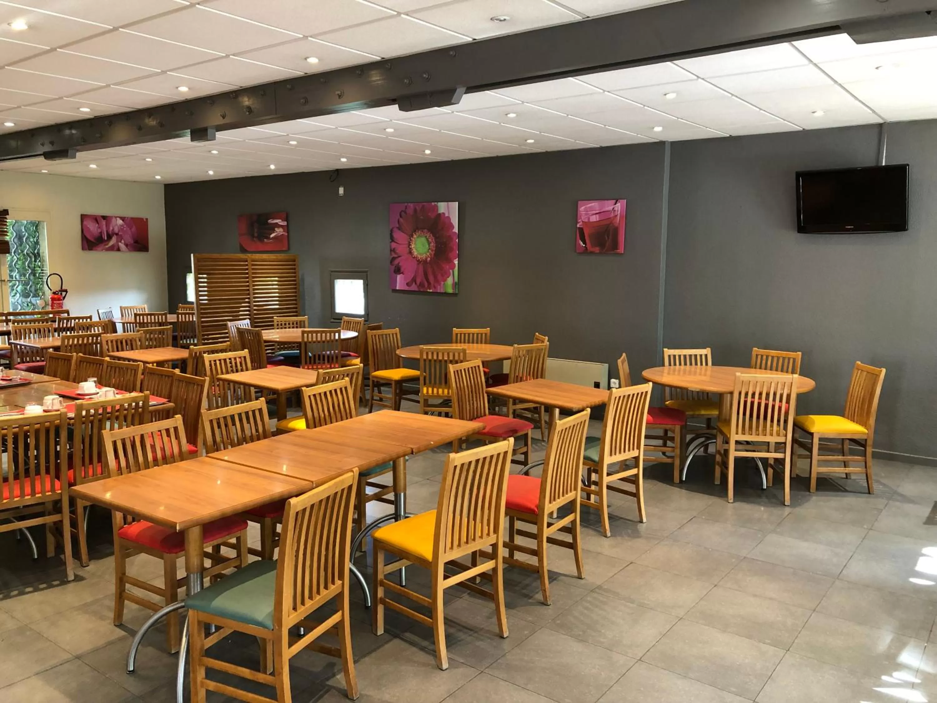 Restaurant/places to eat in Hotel Cristol