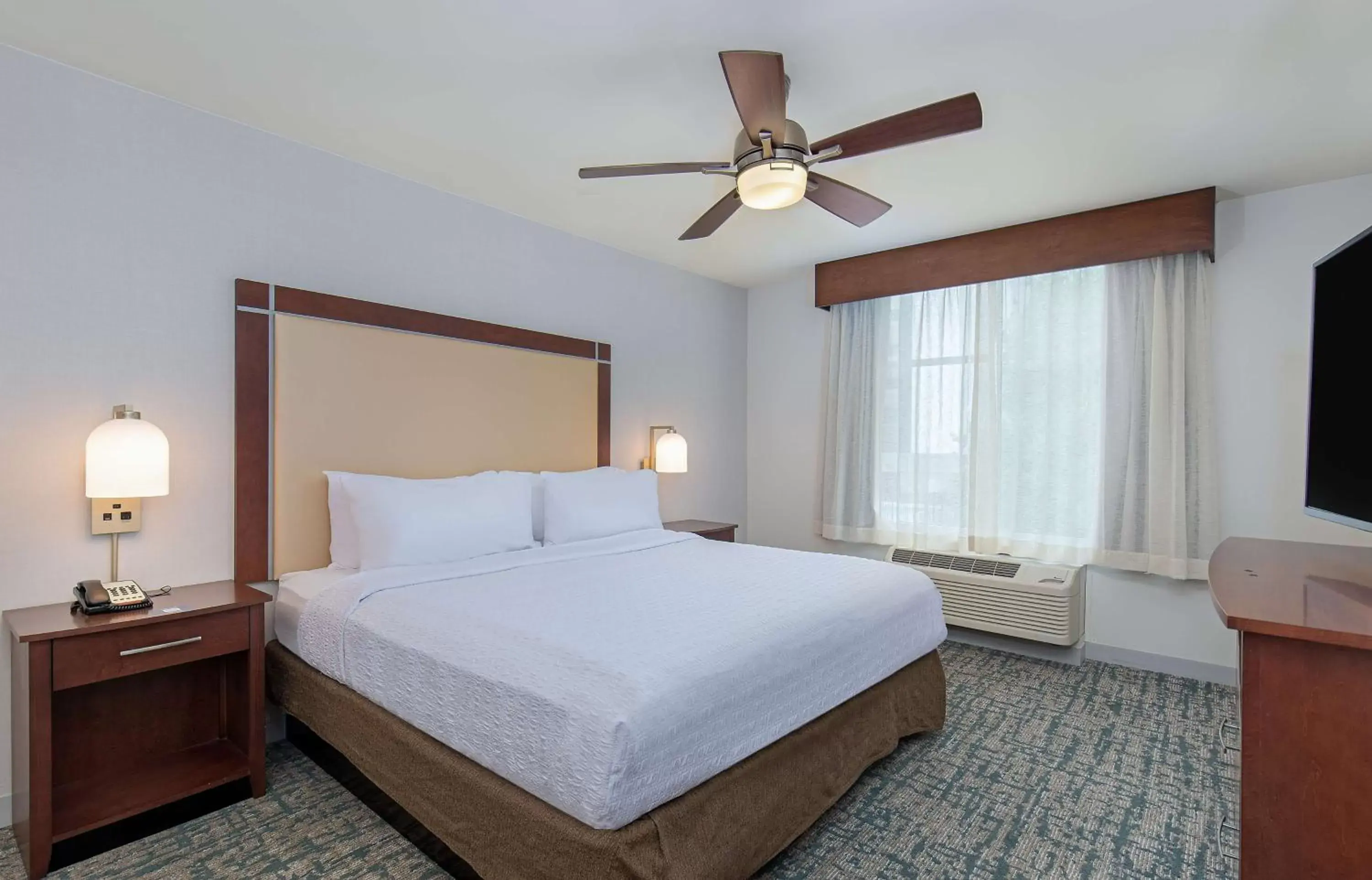Bed in Homewood Suites Atlanta/Perimeter Center