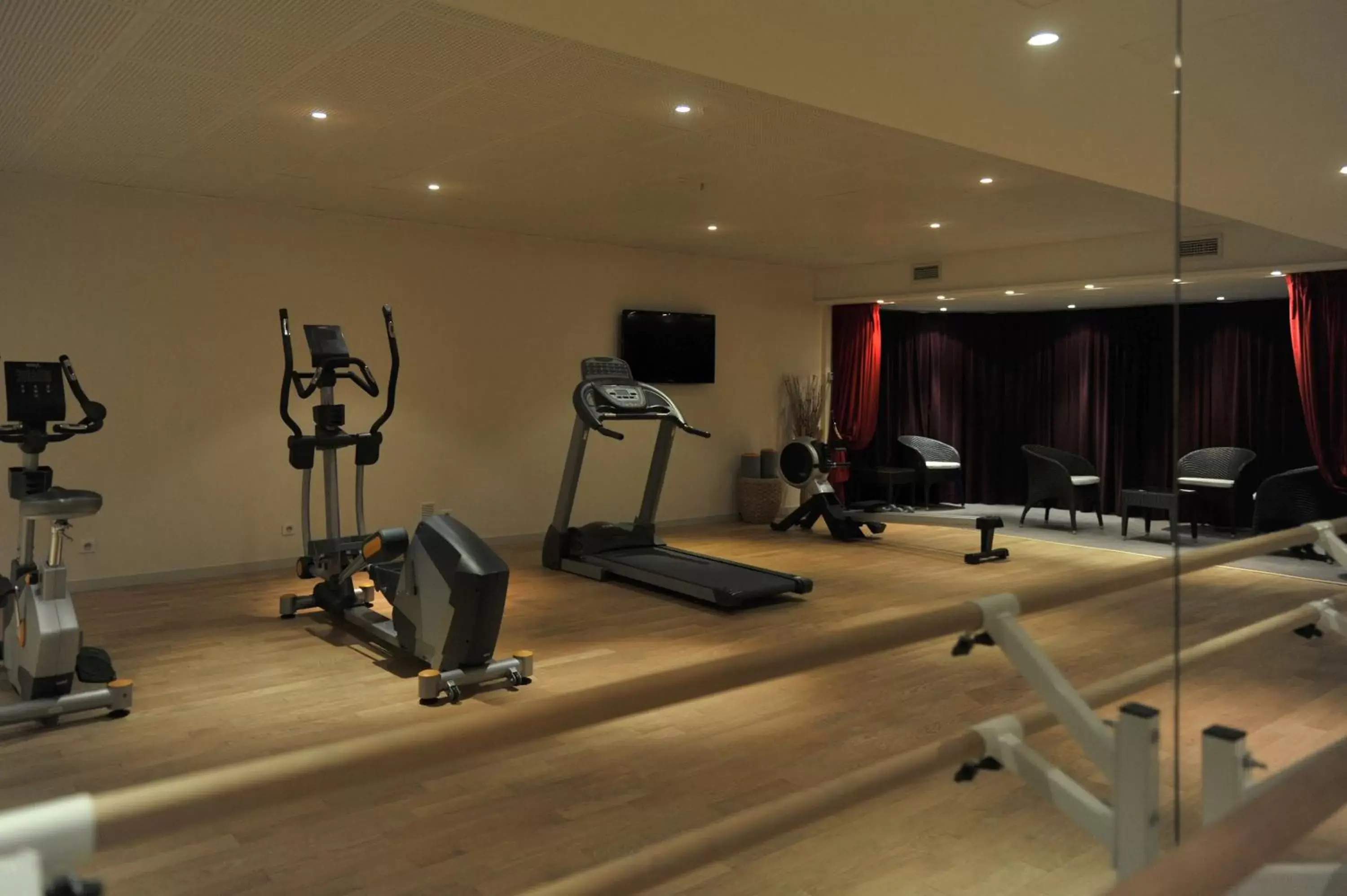 Fitness centre/facilities in Mercure Maurepas Saint Quentin Fitness centre/facilities in Mercure Maurepas Saint Quentin
