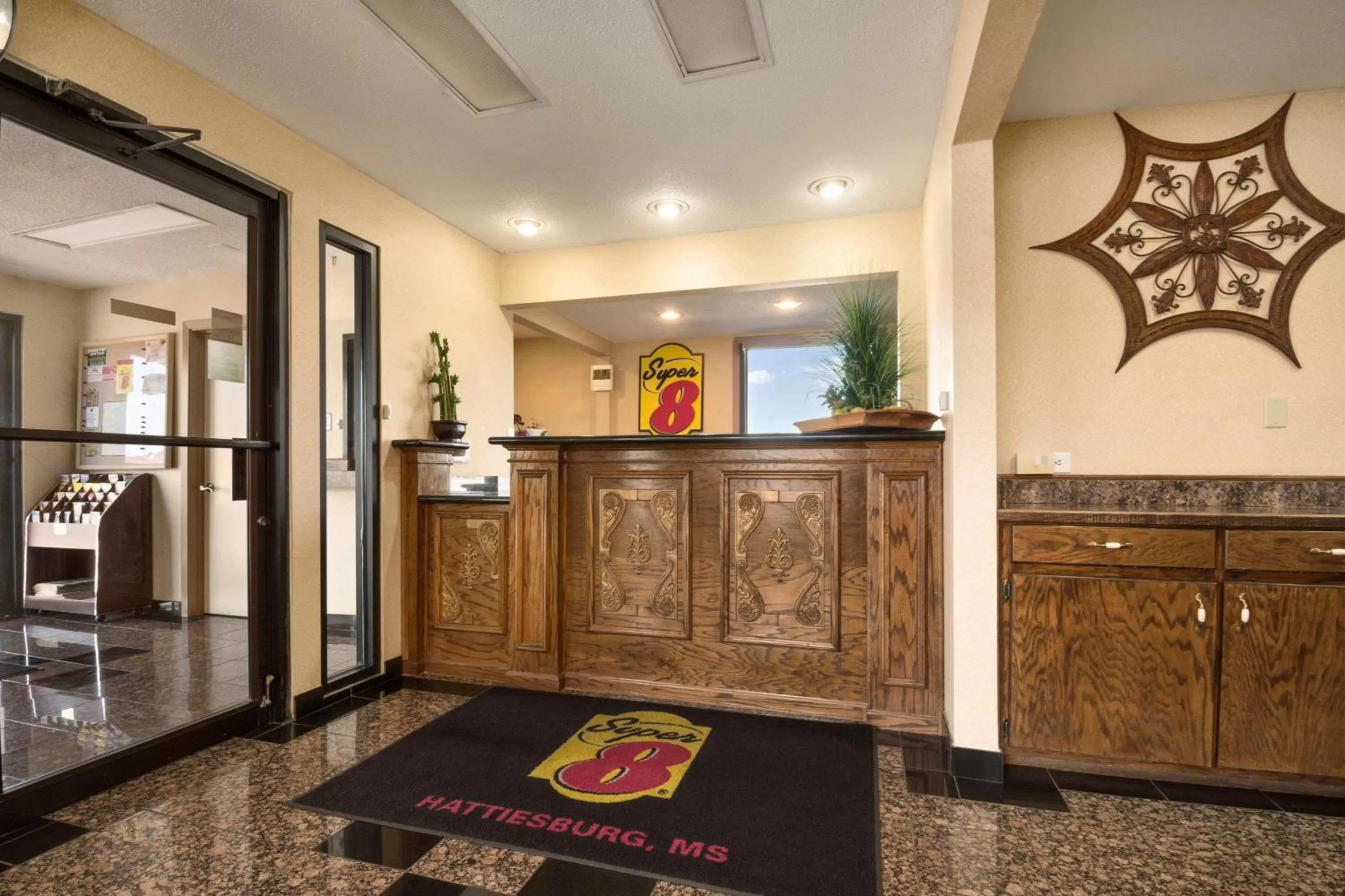 Lobby or reception in Super 8 by Wyndham Hattiesburg North - University Area