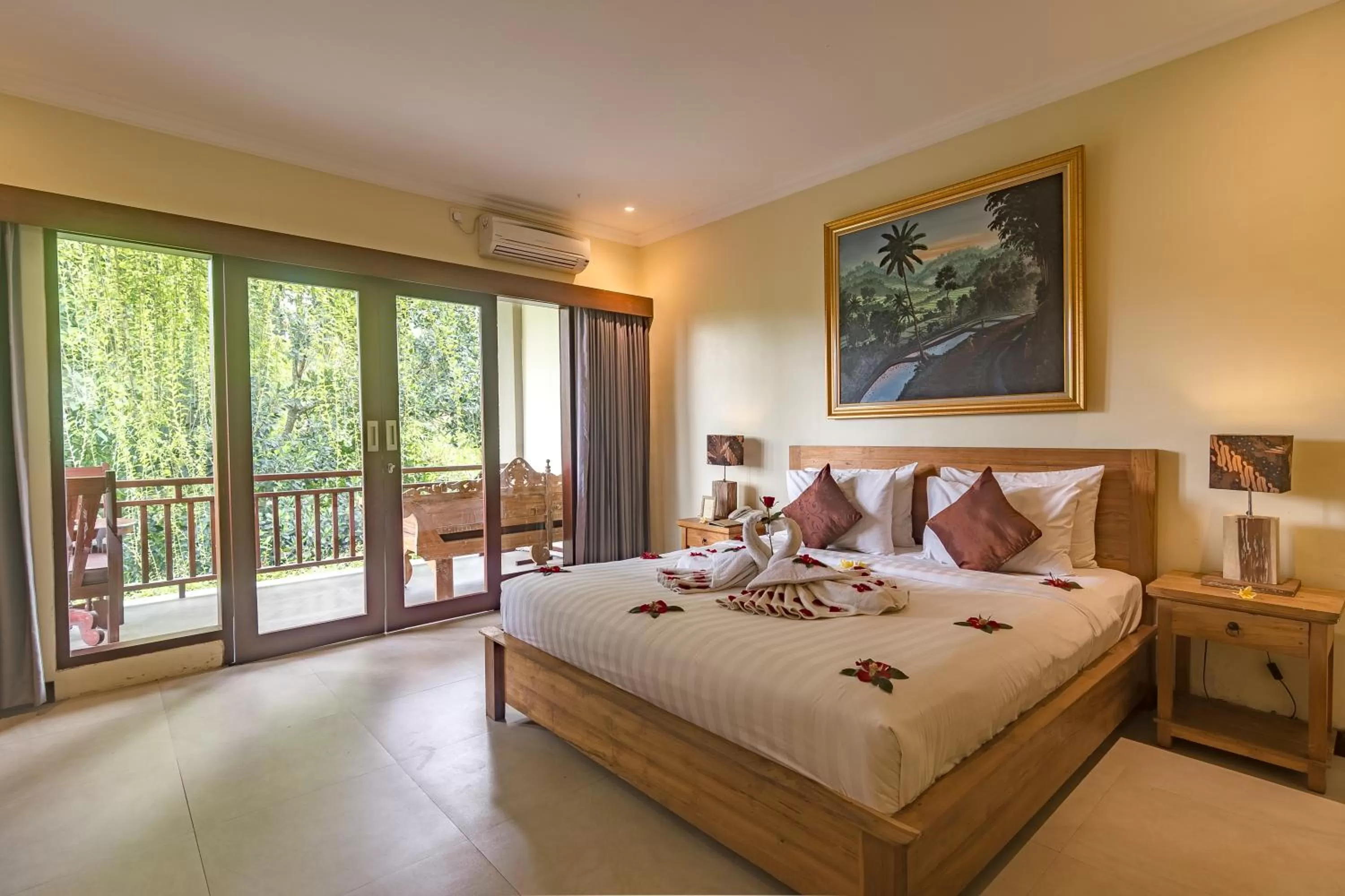 Bed in Alamdini Resort Ubud