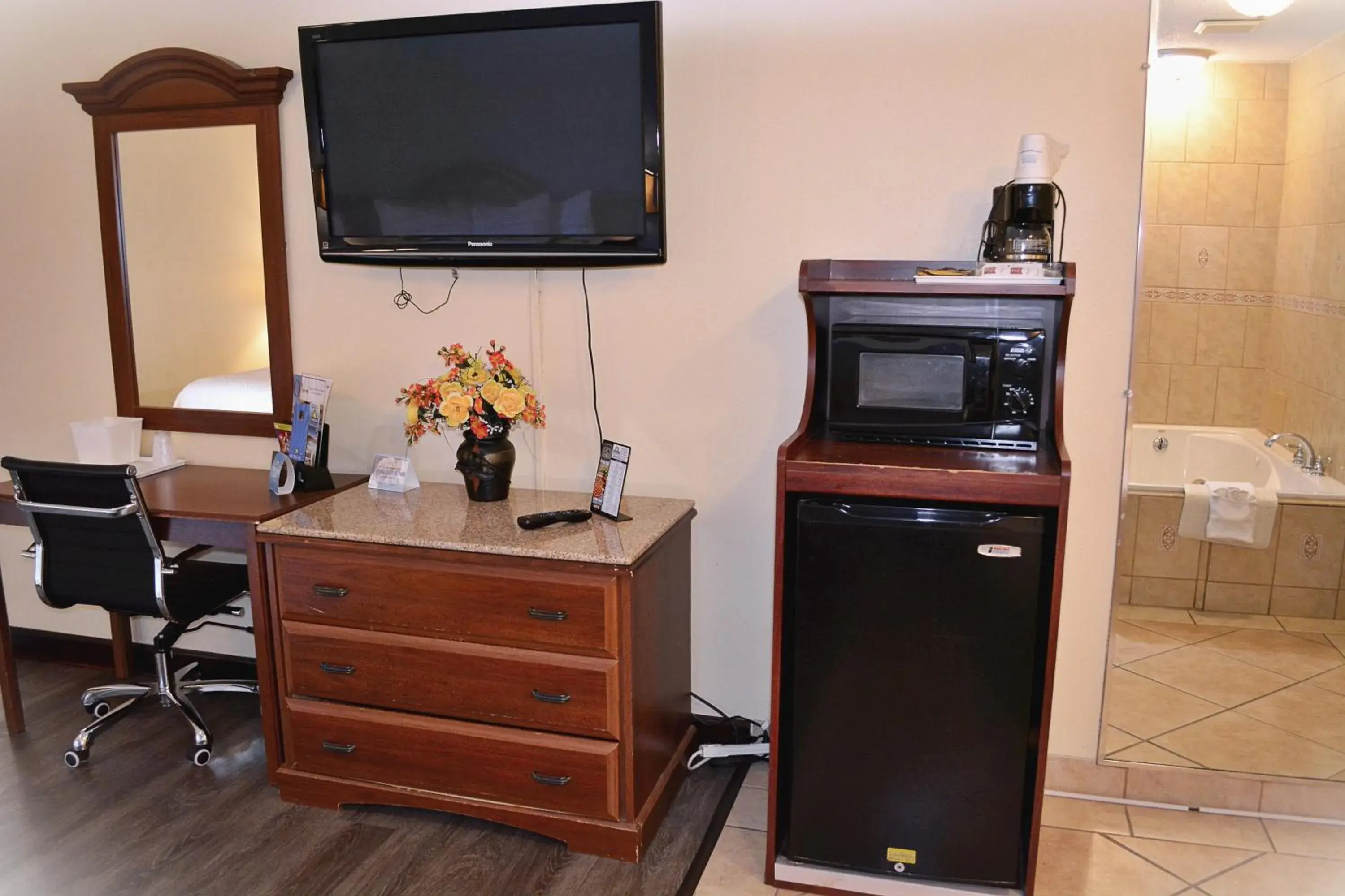 TV and multimedia, TV/Entertainment Center in Days Inn by Wyndham Jacksonville NC