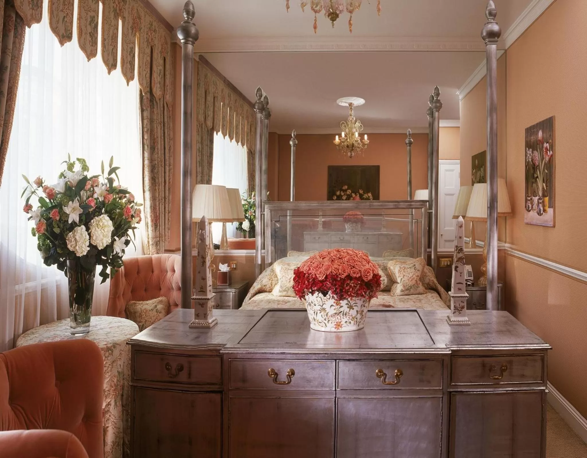 Photo of the whole room in The Chesterfield Mayfair