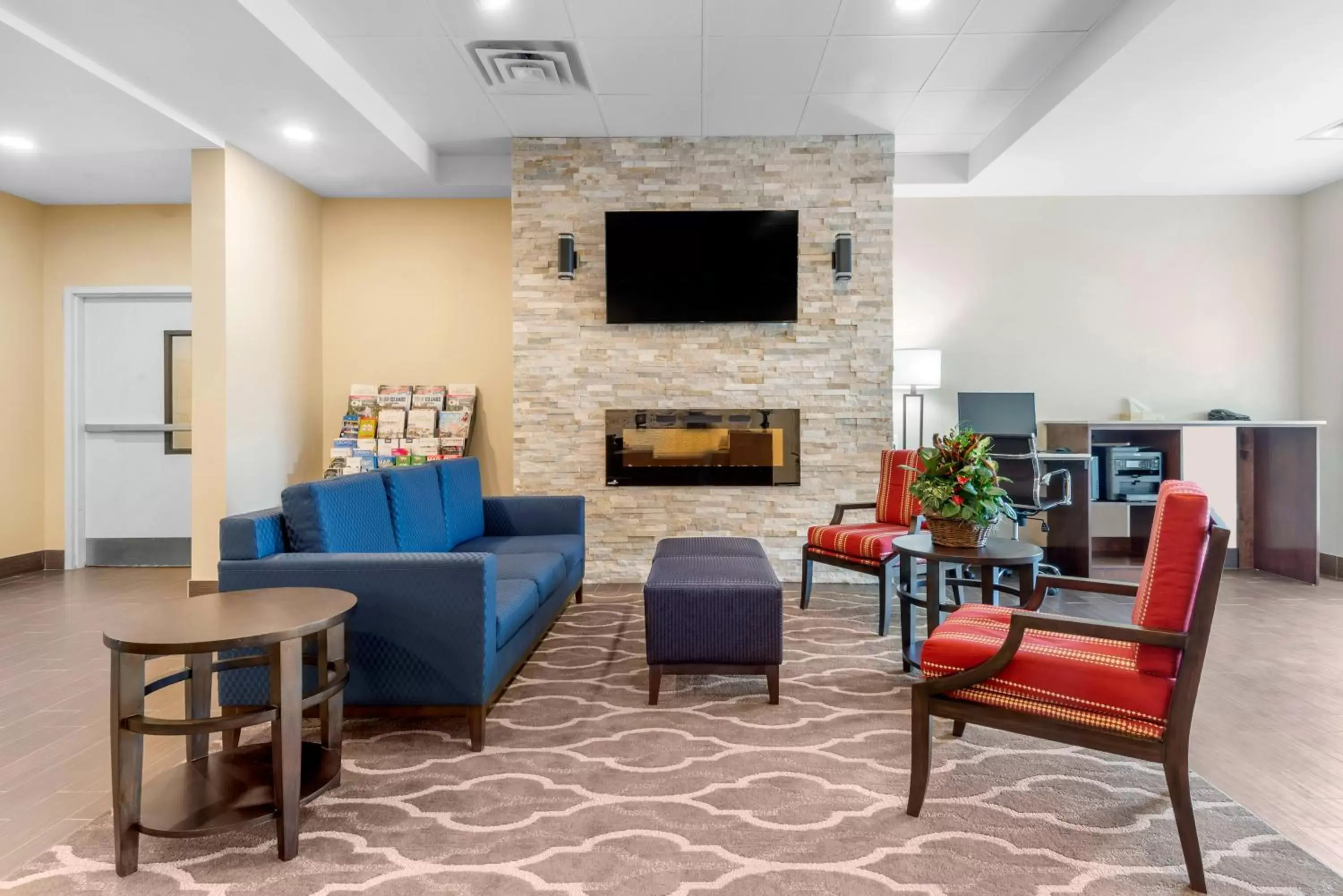 Living room, Seating Area in Comfort Inn & Suites