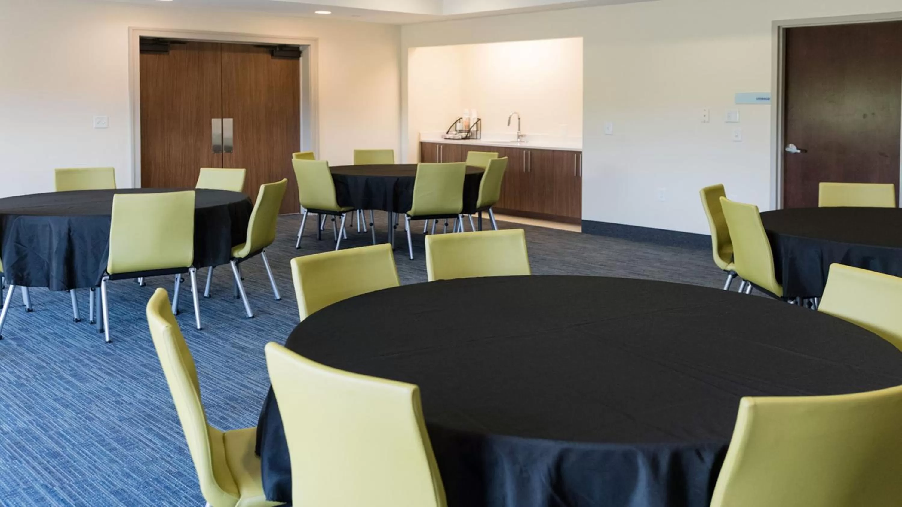 Meeting/conference room in Holiday Inn Express & Suites Lexington North West-The Vineyard by IHG