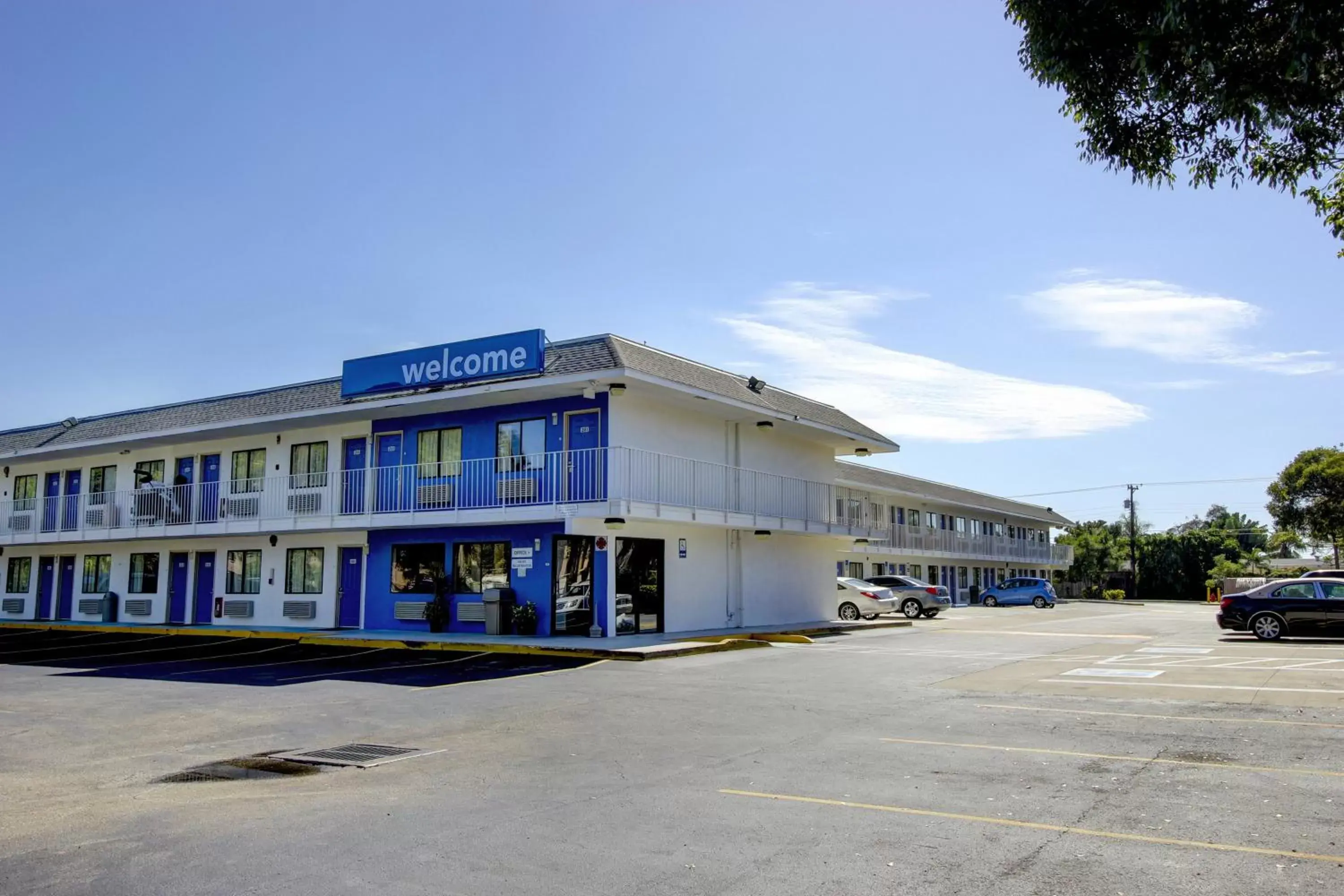 Facade/entrance, Property Building in Motel 6-Lantana, FL