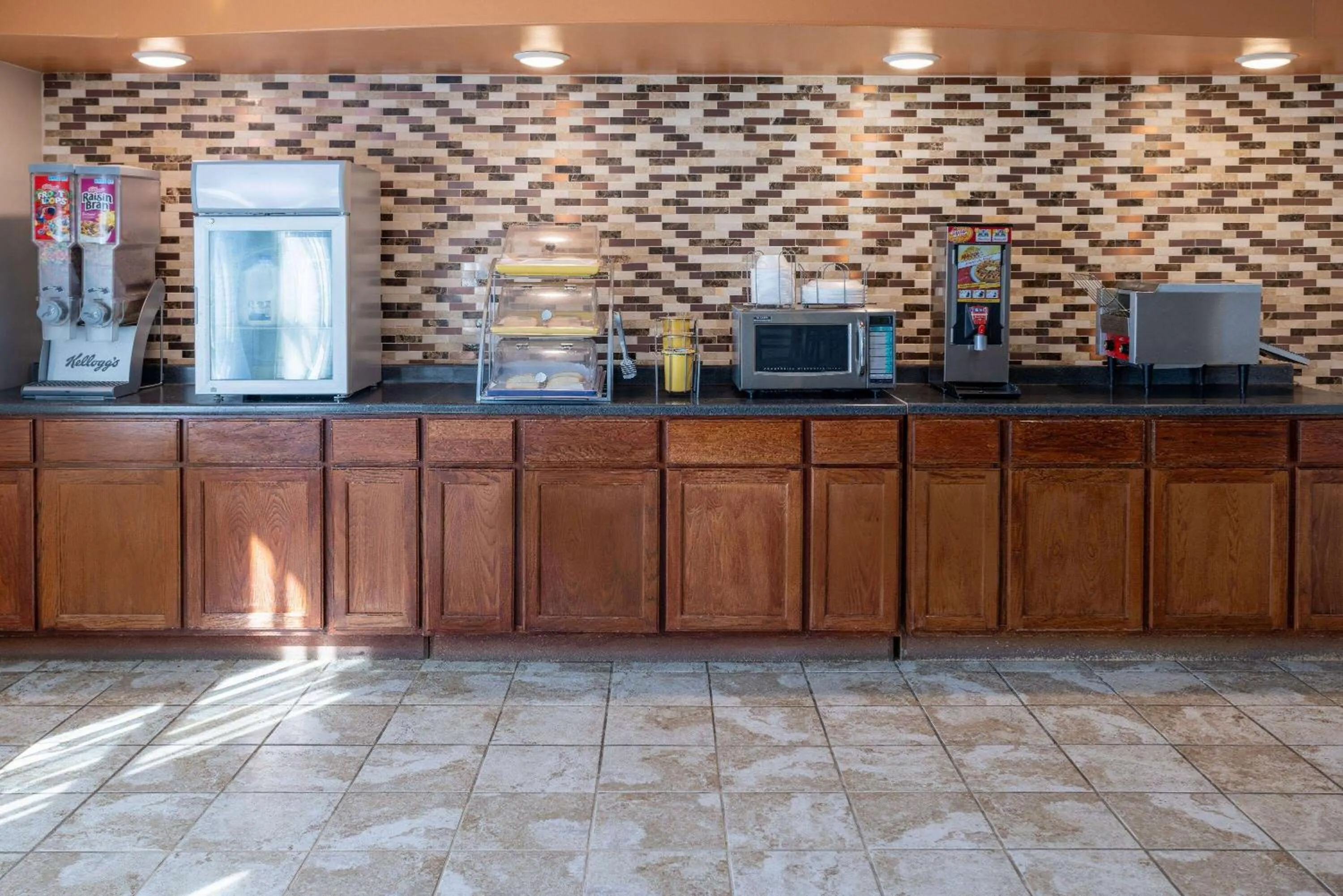 Breakfast in Days Inn by Wyndham Manassas Battlefield