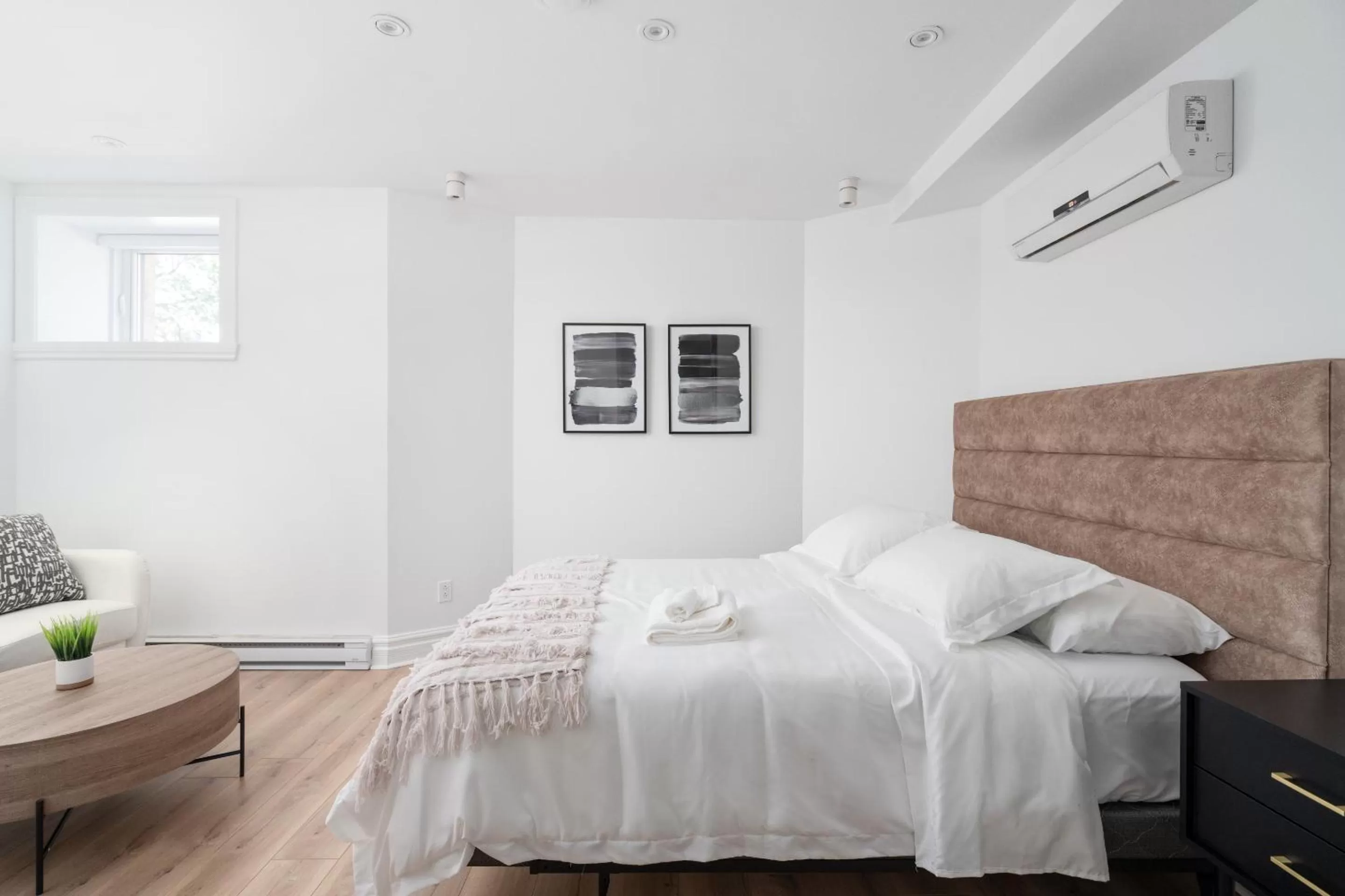 Bed in Le Penfield Par Nomade MTL