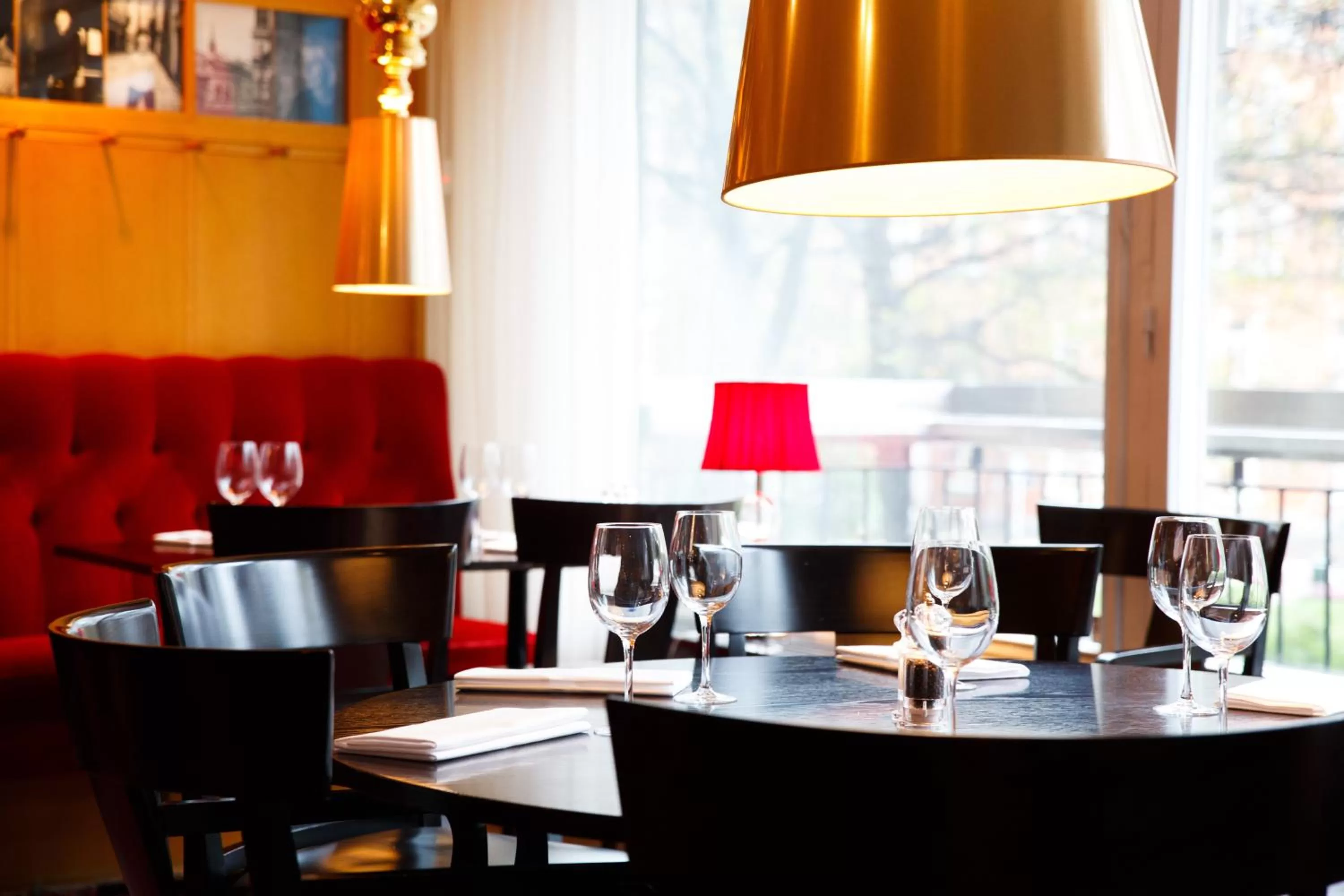 Restaurant/places to eat in Hotel Rival