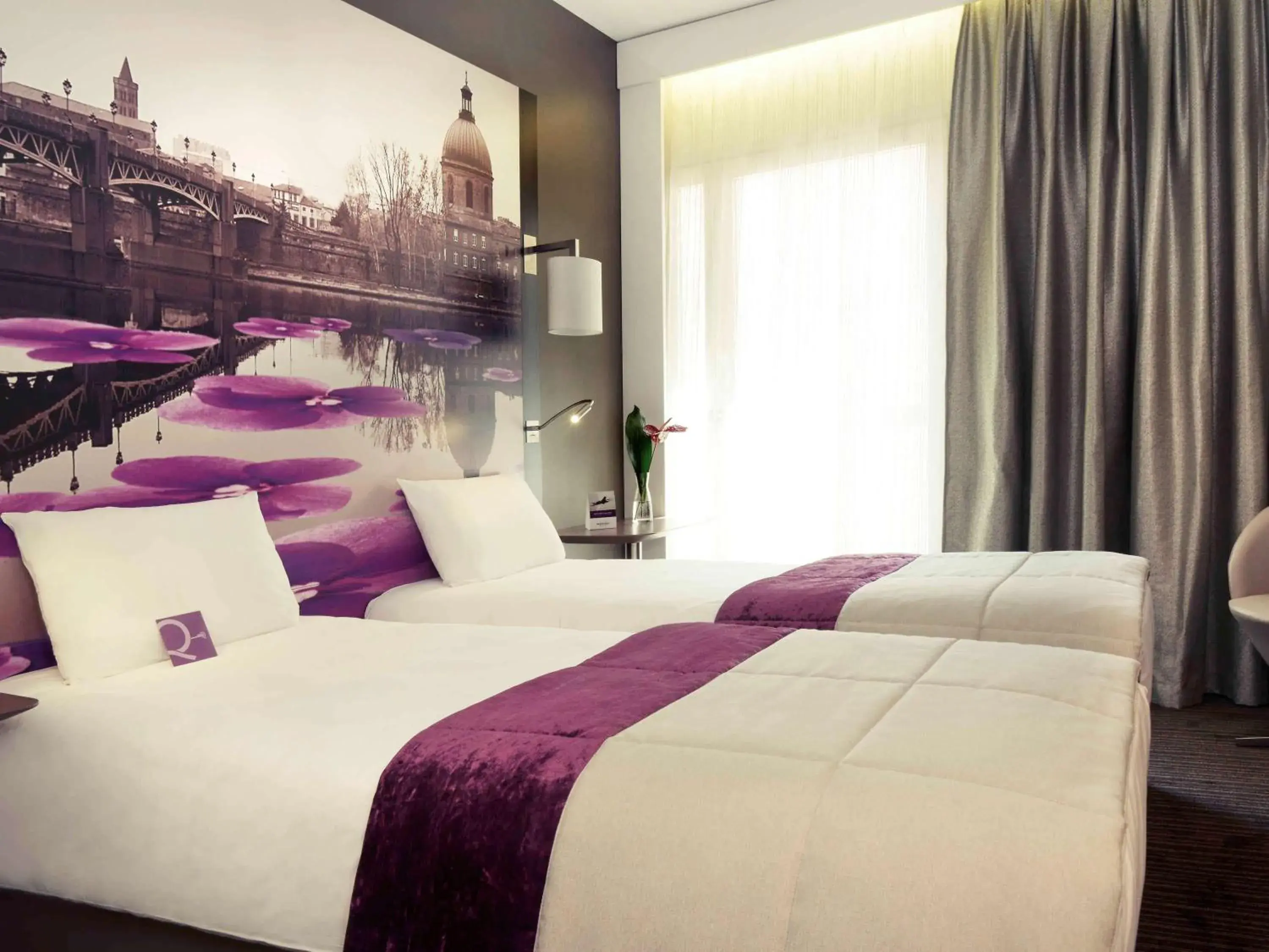 Photo of the whole room, Bed in Mercure Toulouse Centre Wilson Capitole