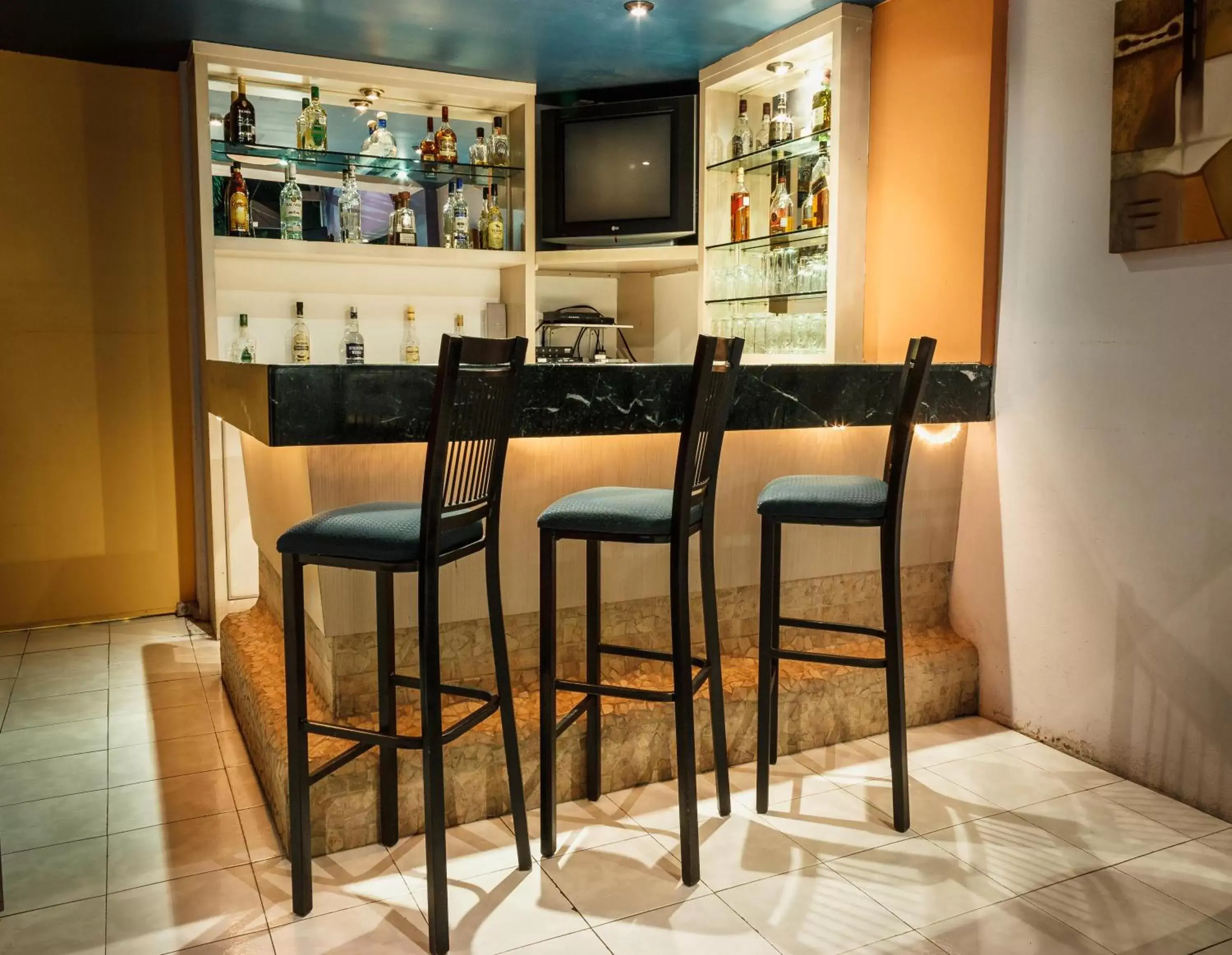 Lounge or bar in Plaza Inn Express Lounge or bar in Plaza Inn Express