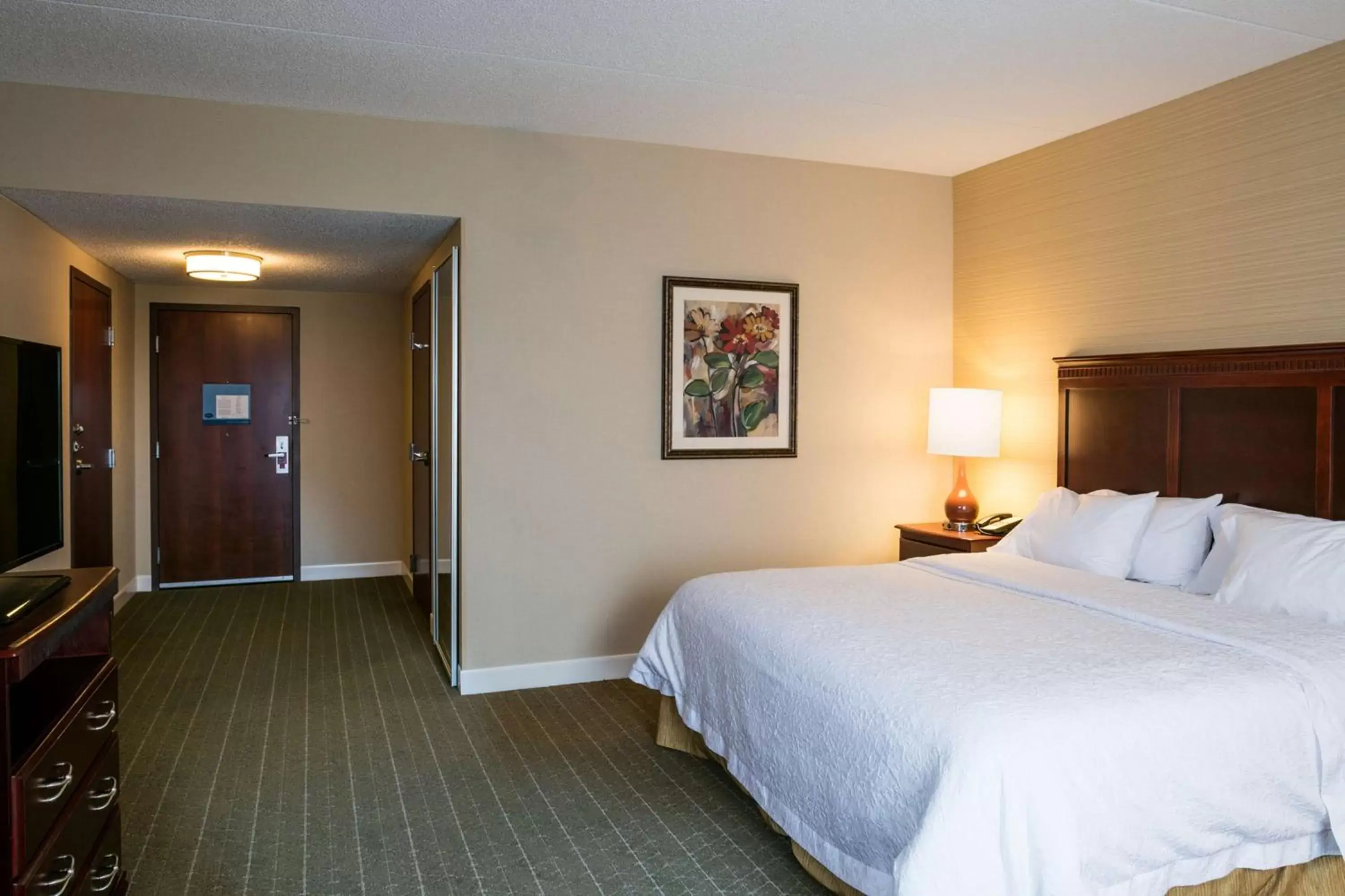 Photo of the whole room, Bed in Hampton Inn & Suites Toledo-Perrysburg