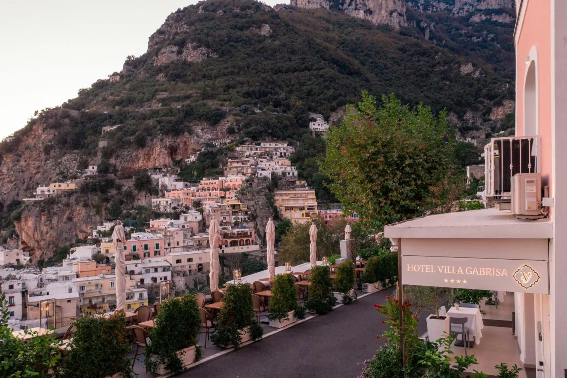 Facade/entrance in Hotel Villa Gabrisa