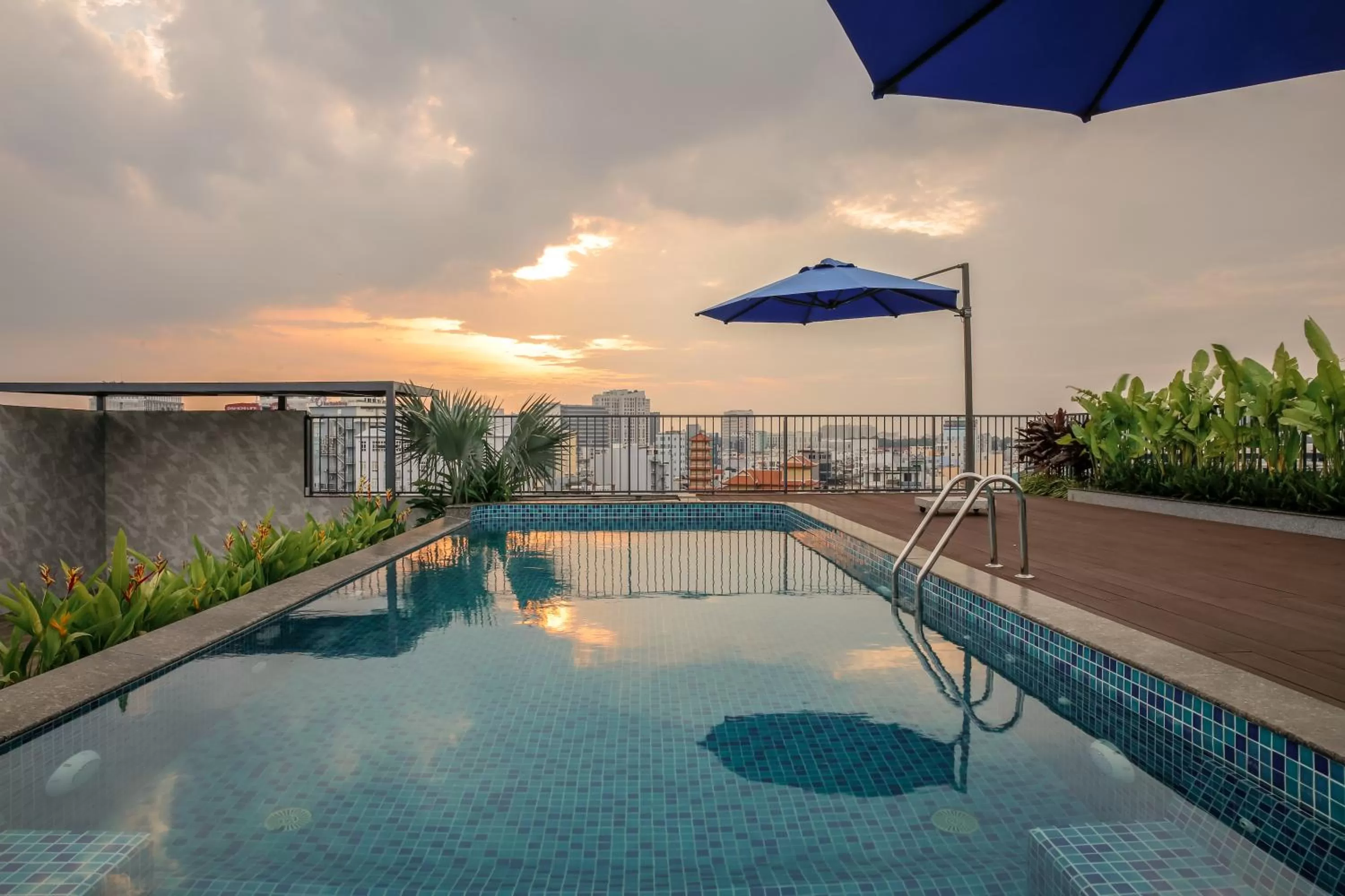 Swimming pool in DHTS Business Hotel & Apartment