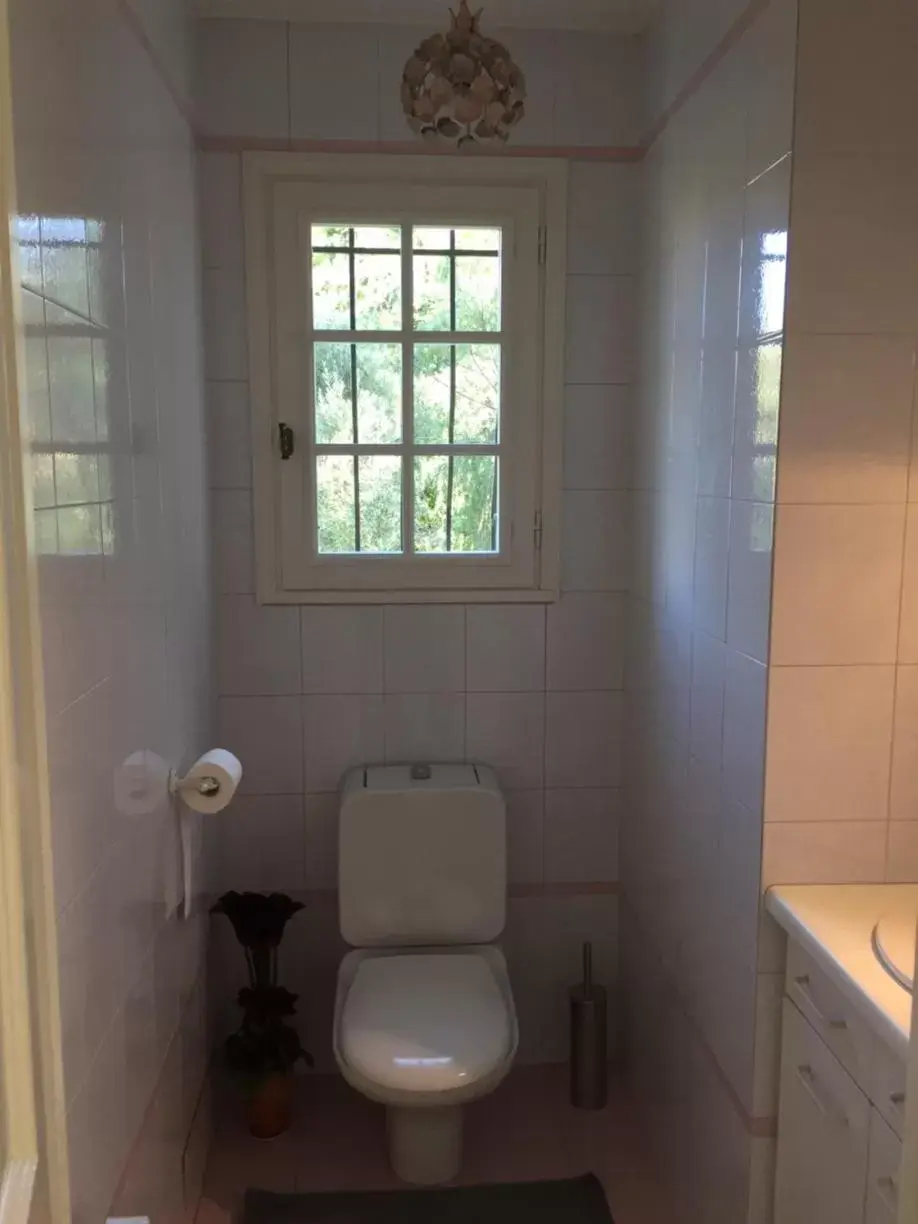 Toilet, Bathroom in Villa Alessia