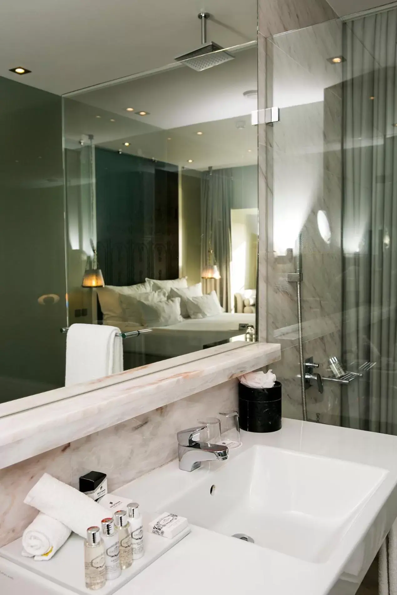 Bathroom in Pousada de Lisboa - Small Luxury Hotels Of The World