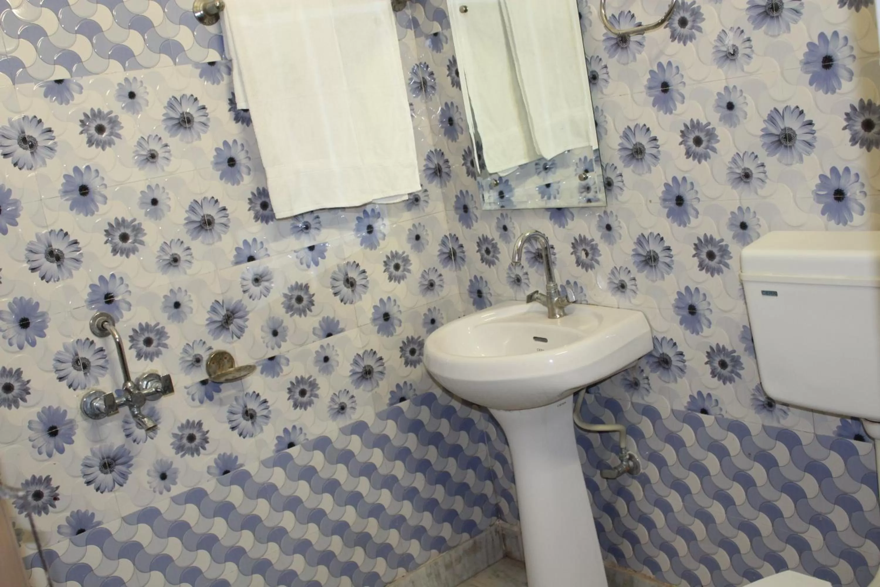 Bathroom in Trimrooms @ Katra Railway Station