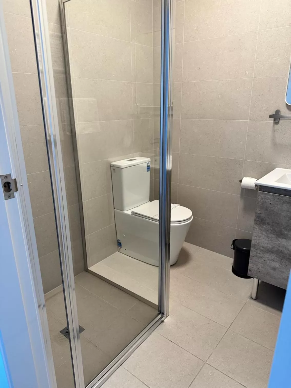 Shower in Surf Beach Motel Newcastle