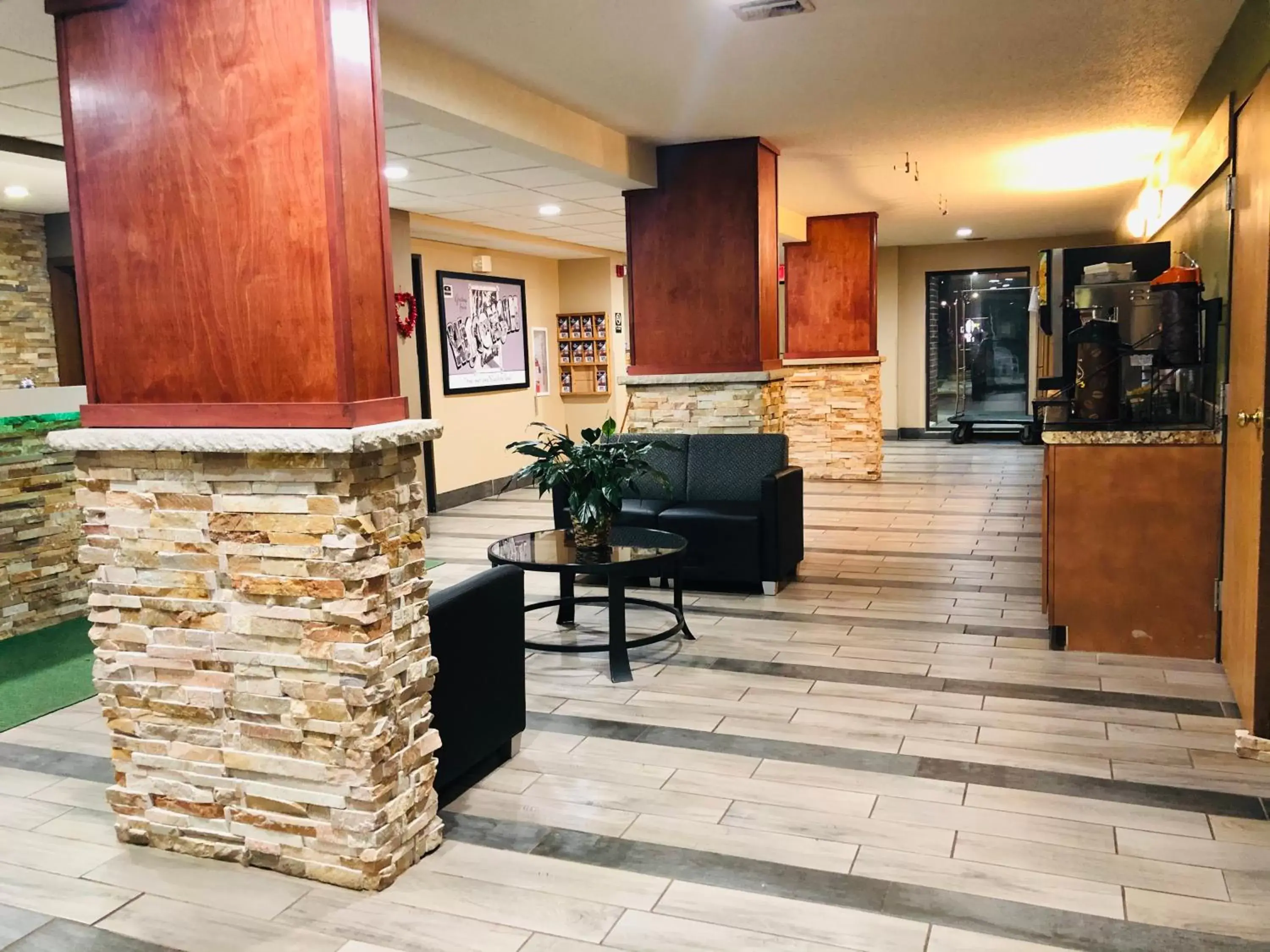 Lobby or reception, Lobby/Reception in Boarders Inn & Suites by Cobblestone Hotels Columbus