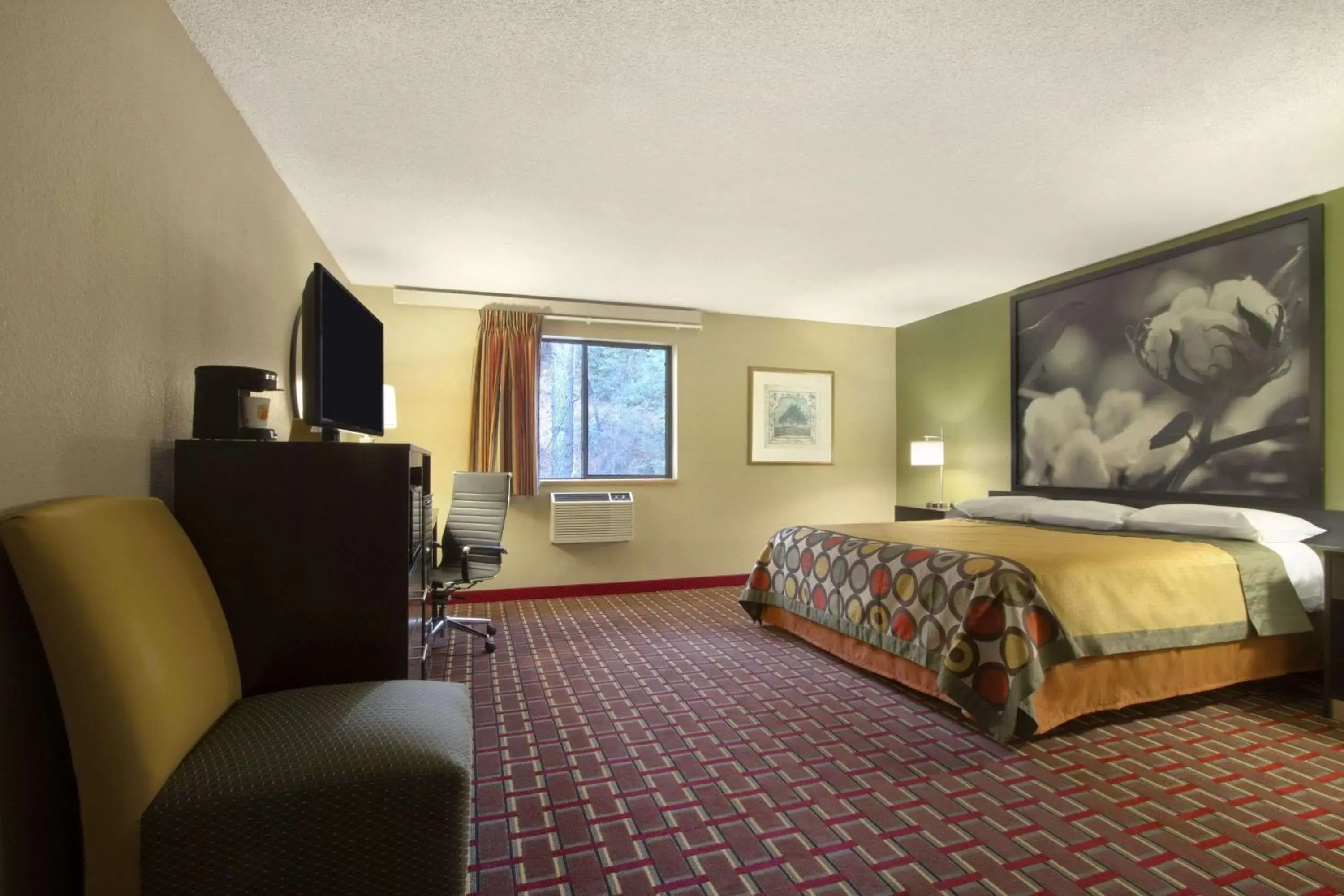 Photo of the whole room in Super 8 by Wyndham Homewood Birmingham Area