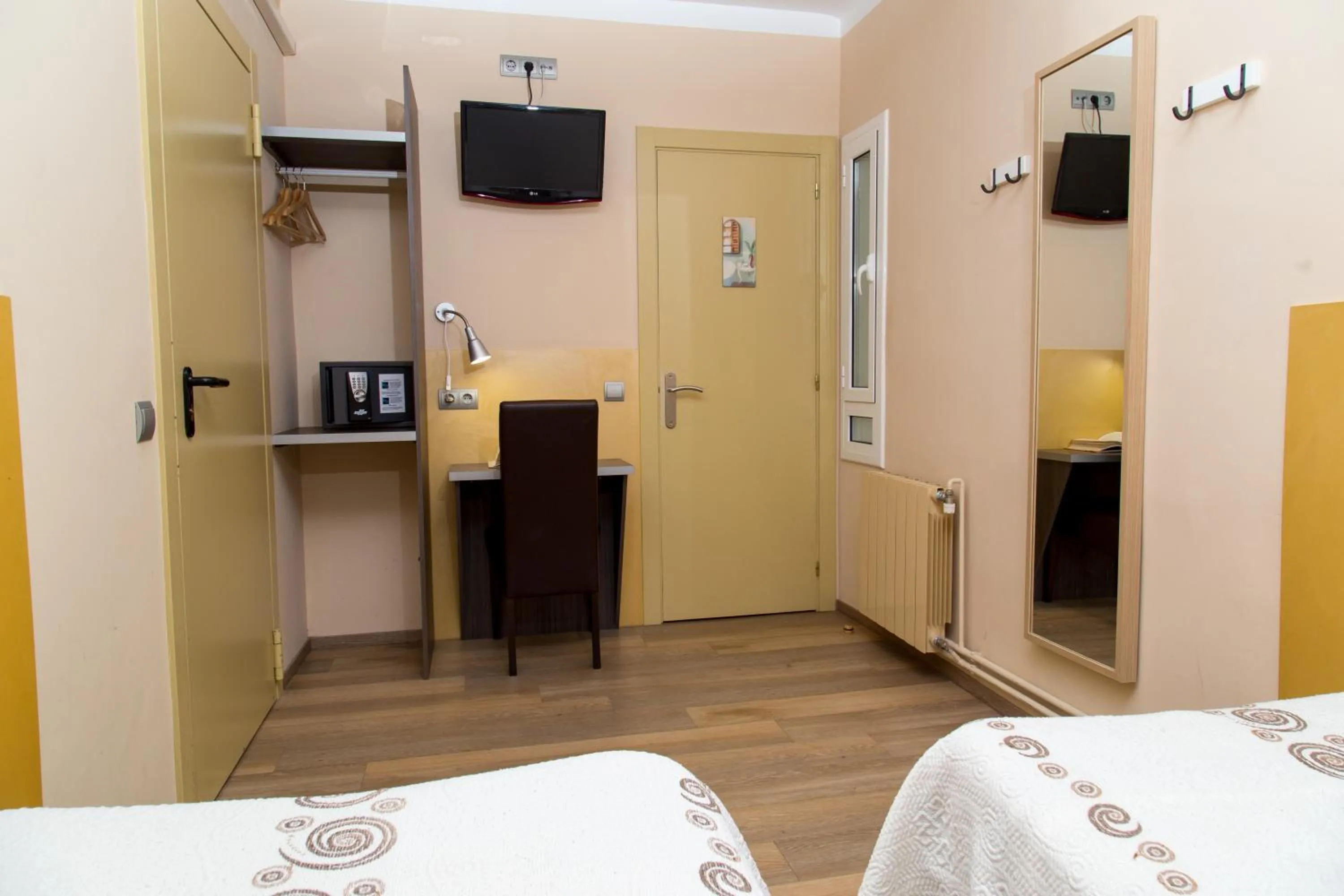 Decorative detail, Bed in Hostal Barcelona