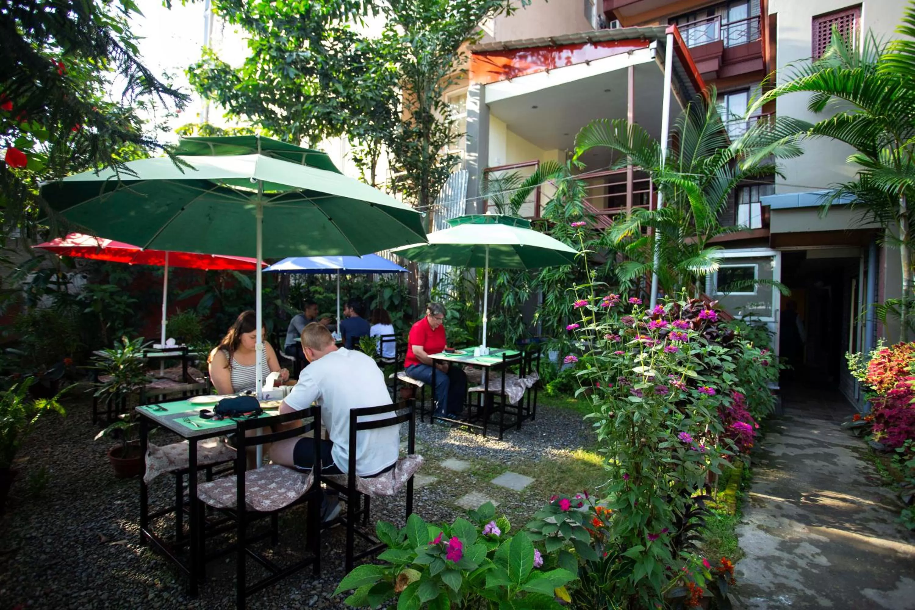 Restaurant/places to eat in Hotel Splendid View