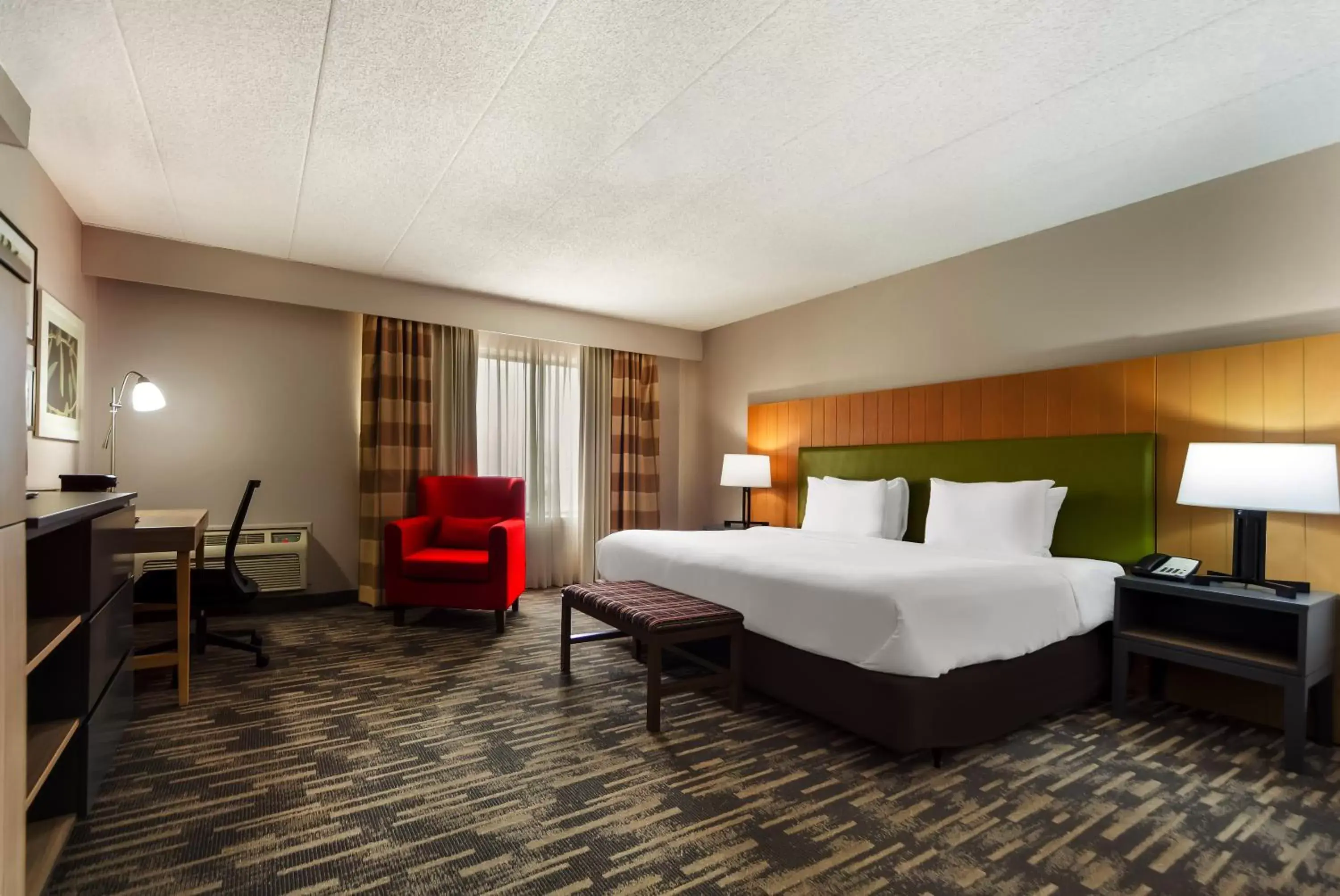 Bed in Country Inn & Suites by Radisson, Lincoln Airport, NE