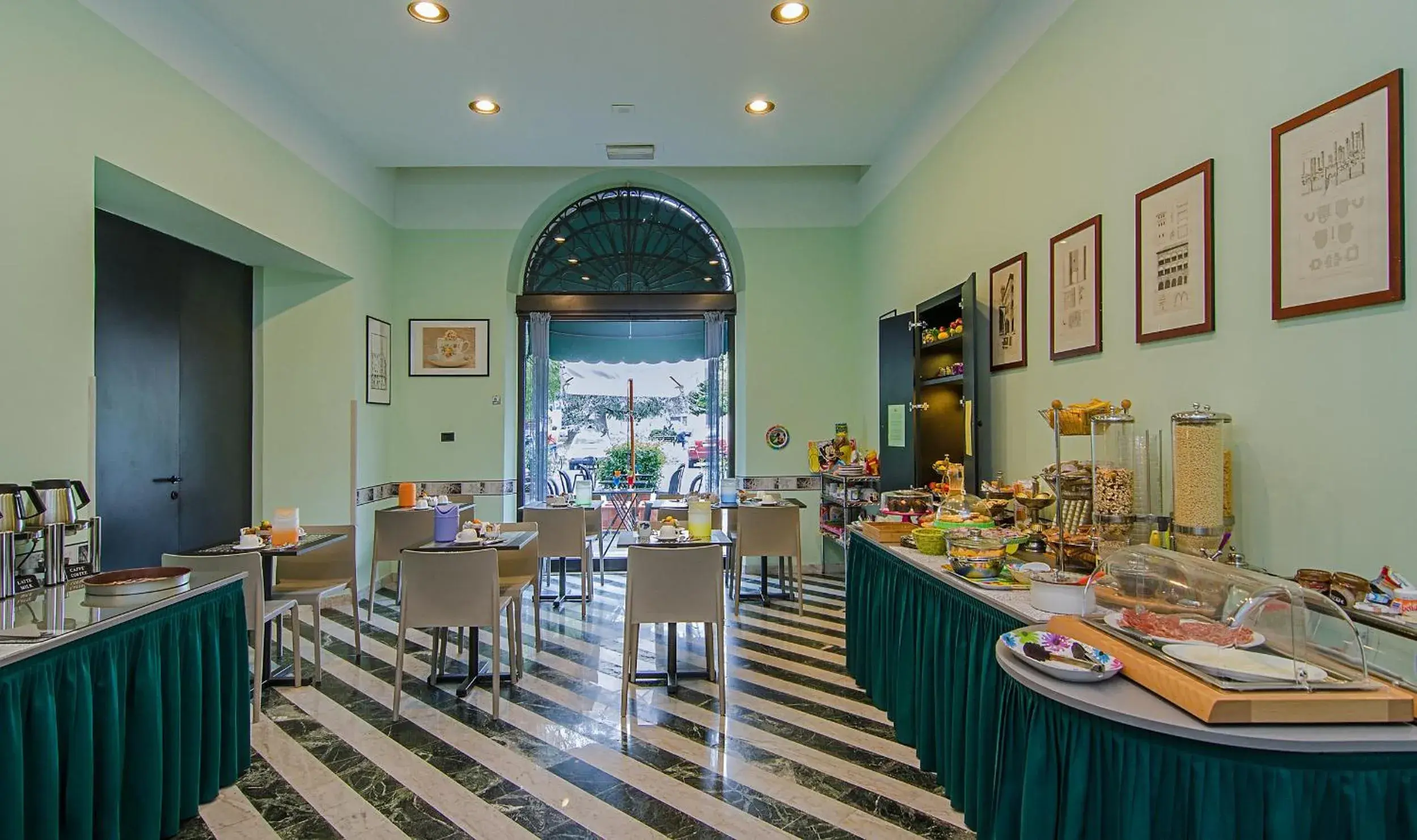 Continental breakfast, Restaurant/Places to Eat in Hotel Rex