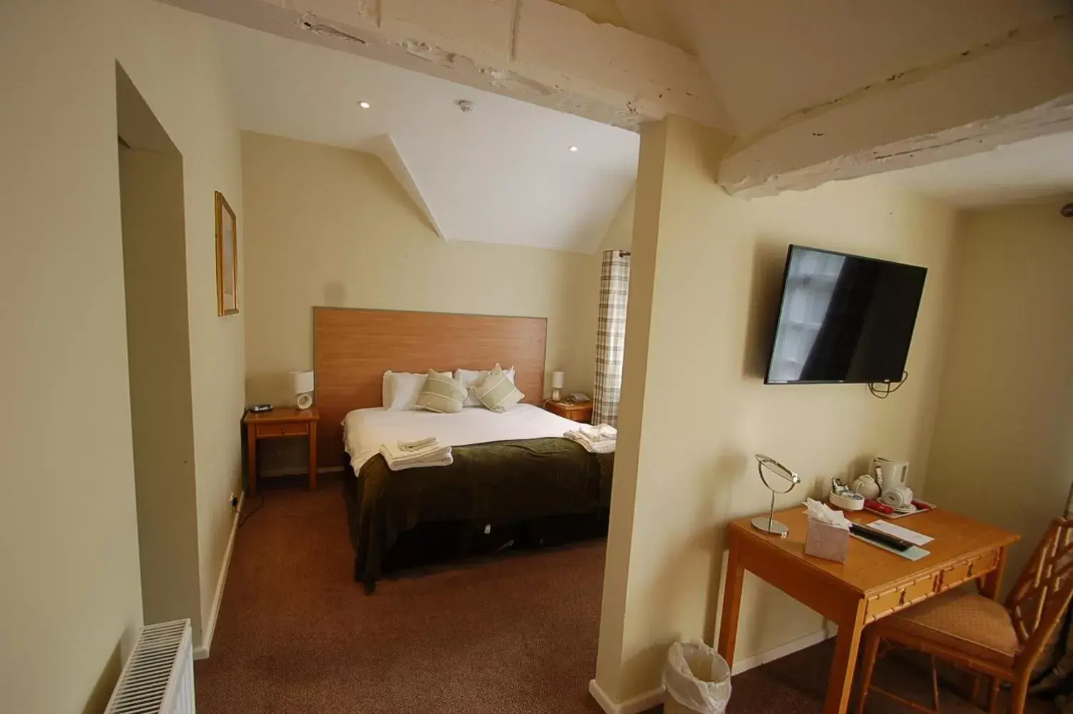 Bedroom in Kings Court Hotel