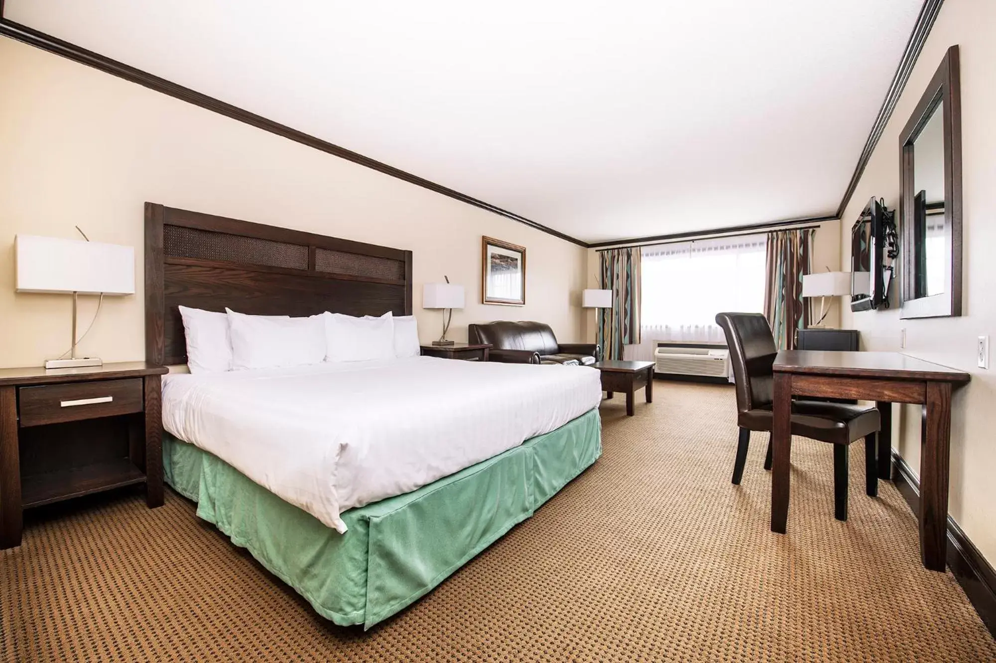 Bed in Prestige Rocky Mountain Resort Cranbrook, WorldHotels Crafted