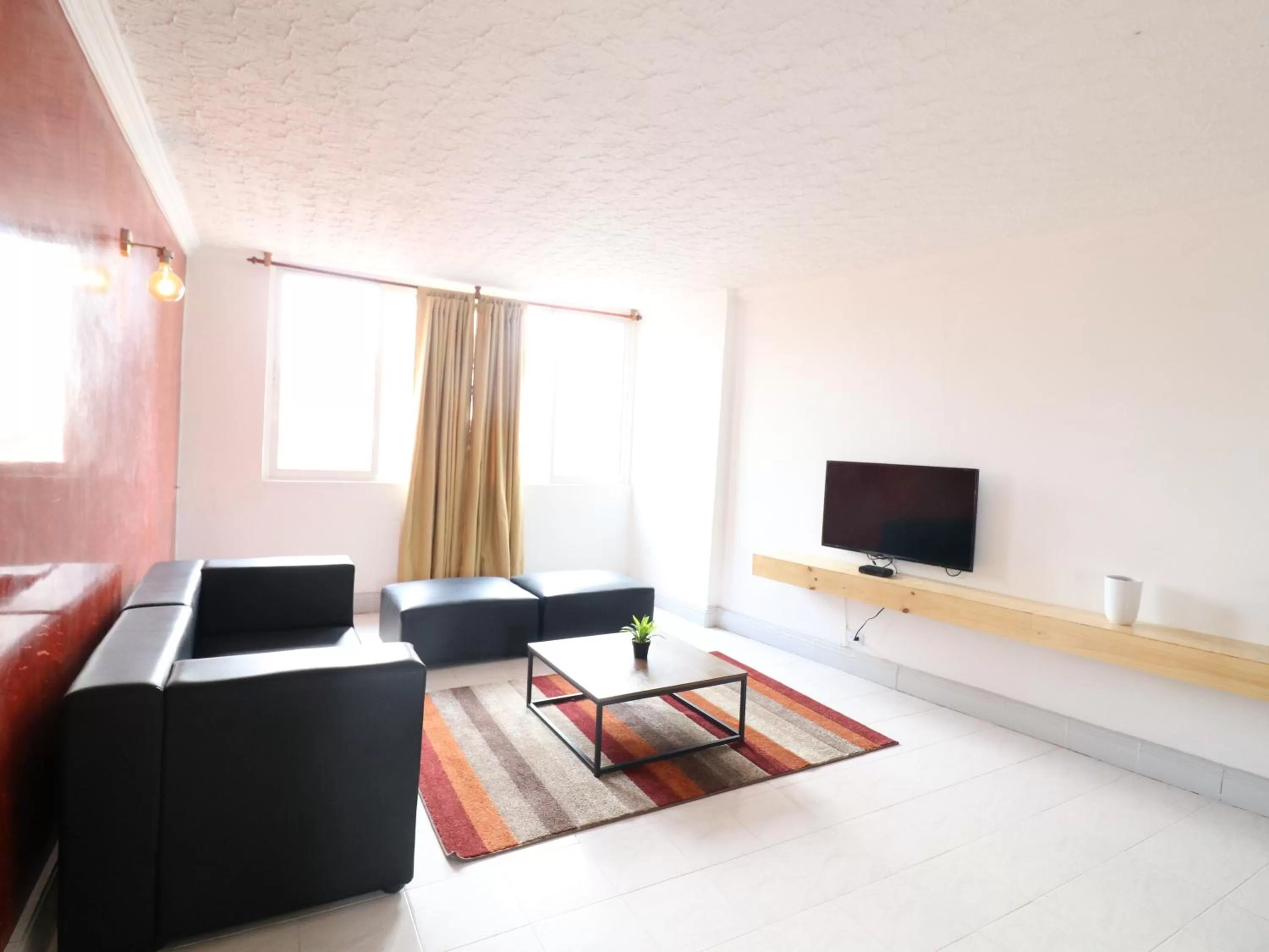 TV/Entertainment Center in 554 Apartments