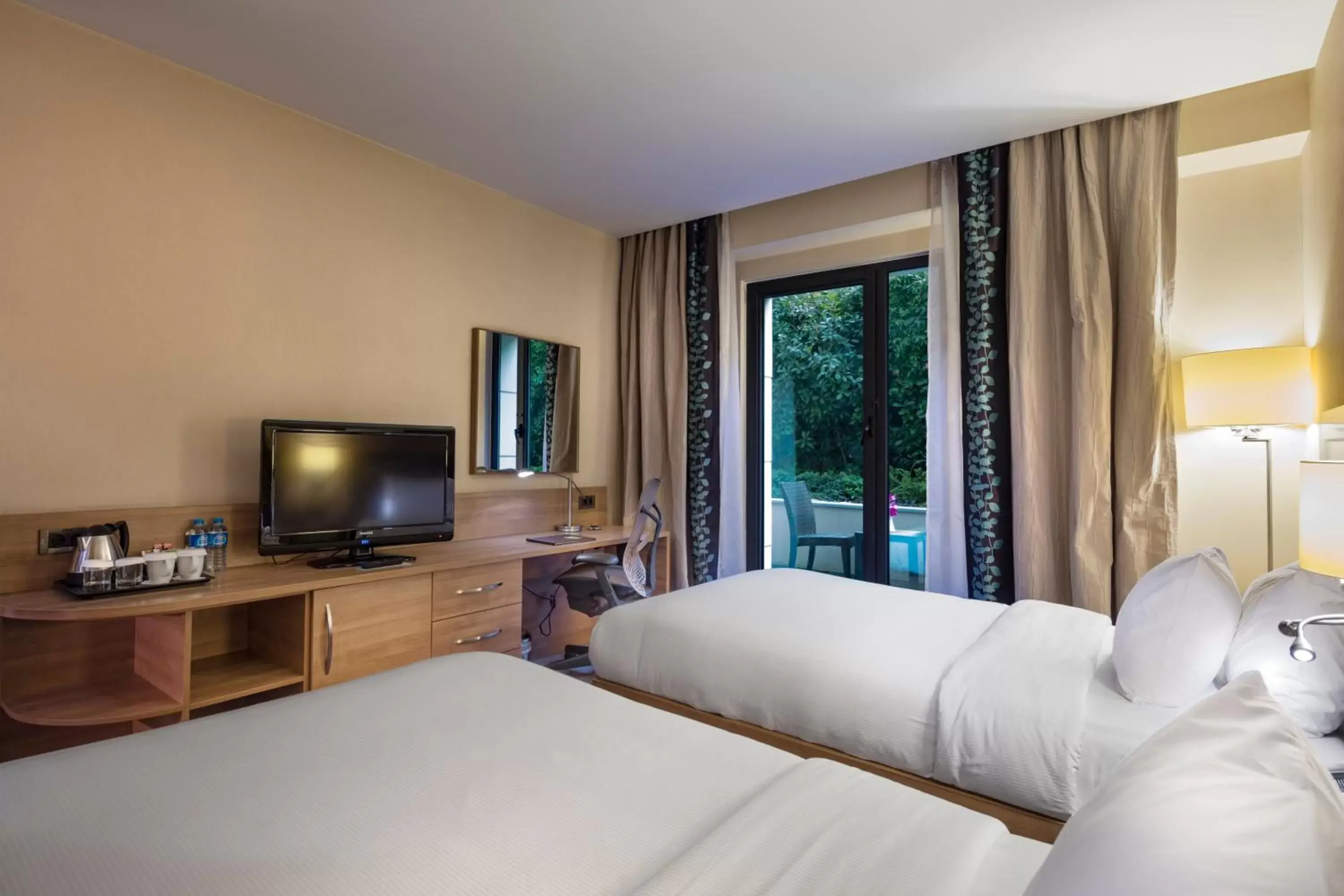 TV and multimedia, Bed in Dosso Dossi Hotels Golden Horn