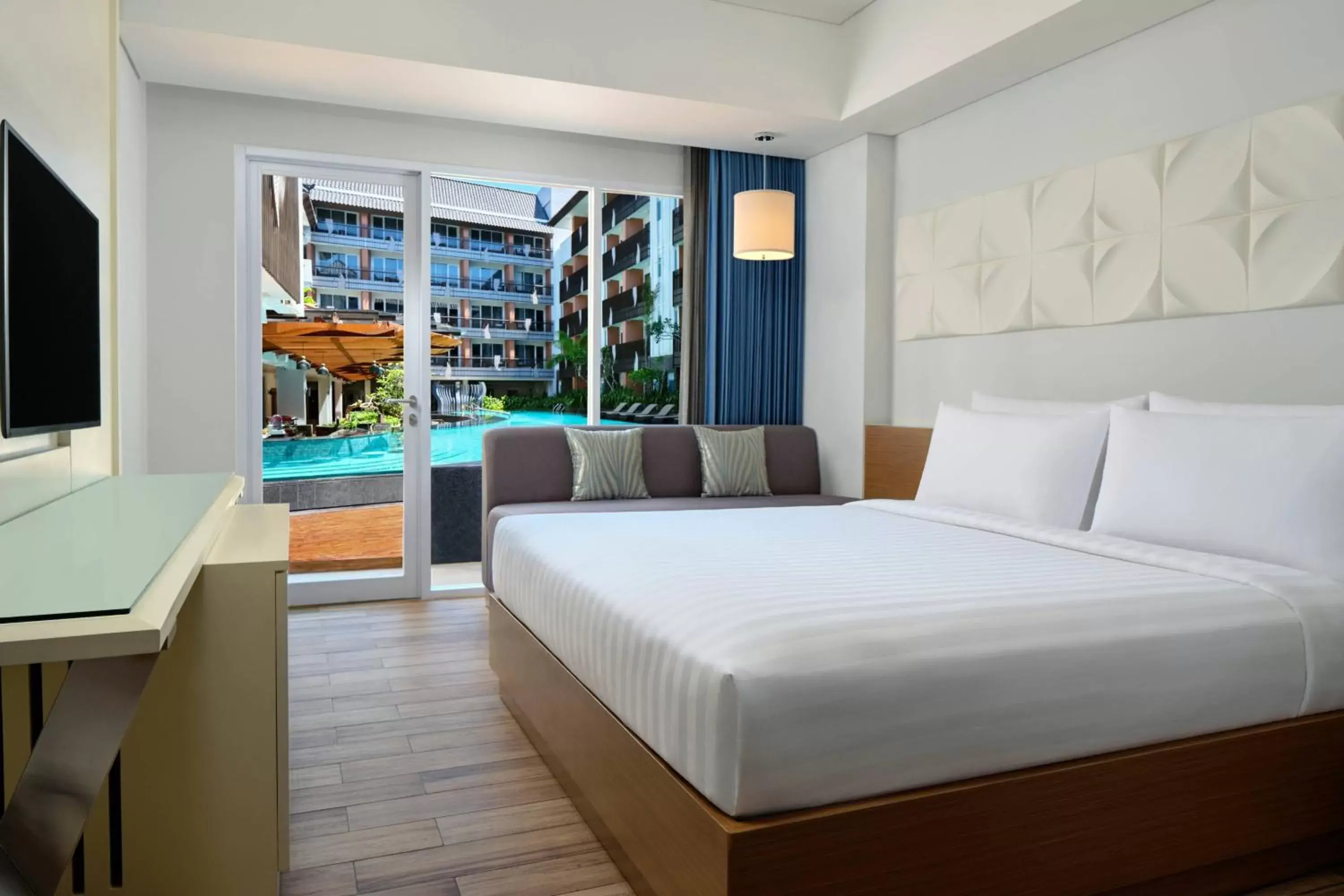 Swimming pool, Bed in Fairfield by Marriott Bali Kuta Sunset Road