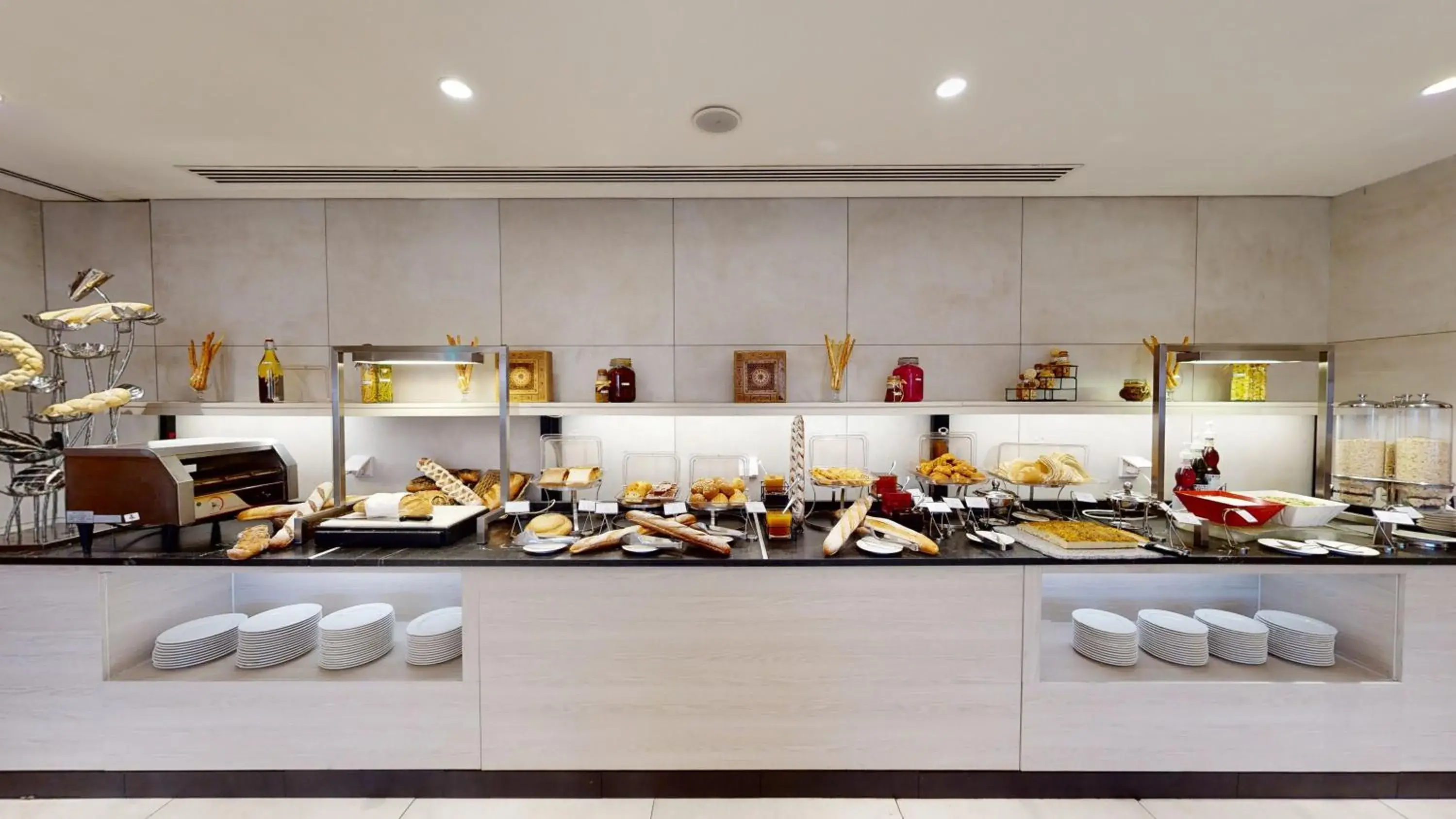 Buffet breakfast, Kitchen/Kitchenette in Ayass Hotel