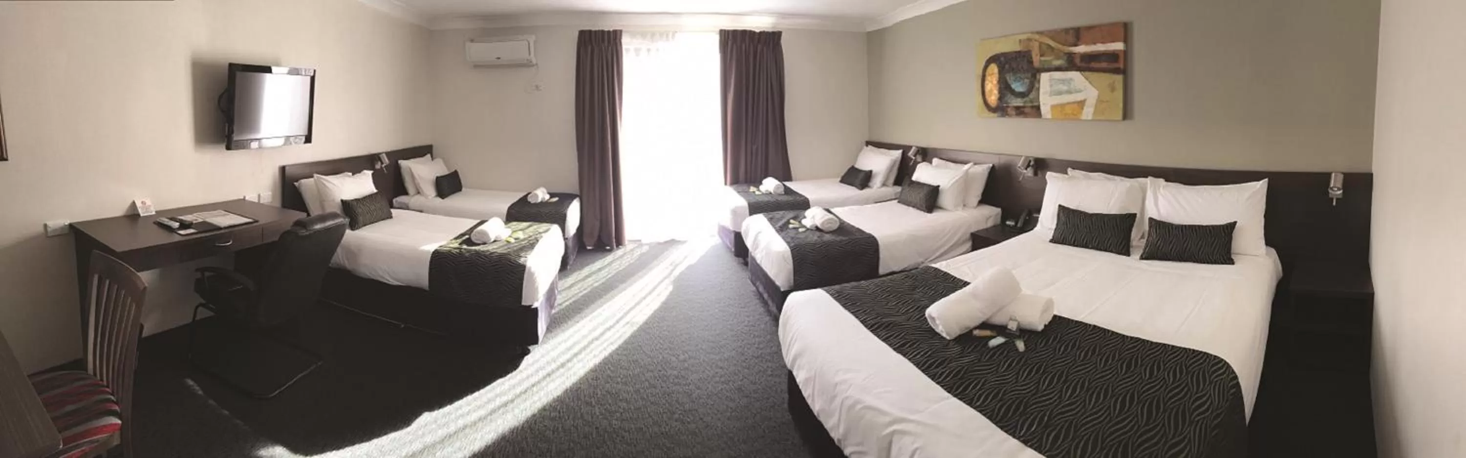 Day, Bed in Hunts Hotel Liverpool