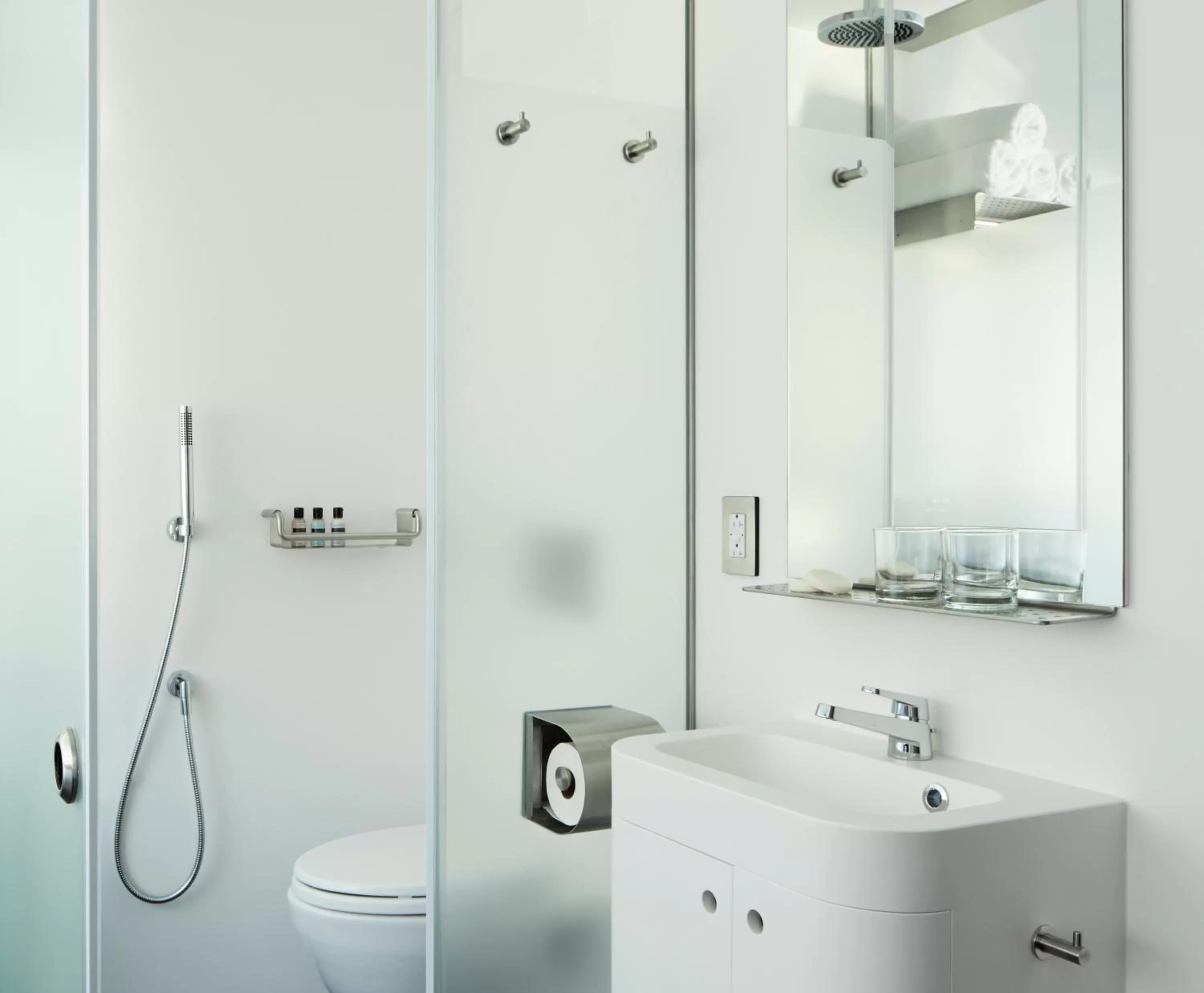 Shower in Pod Brooklyn