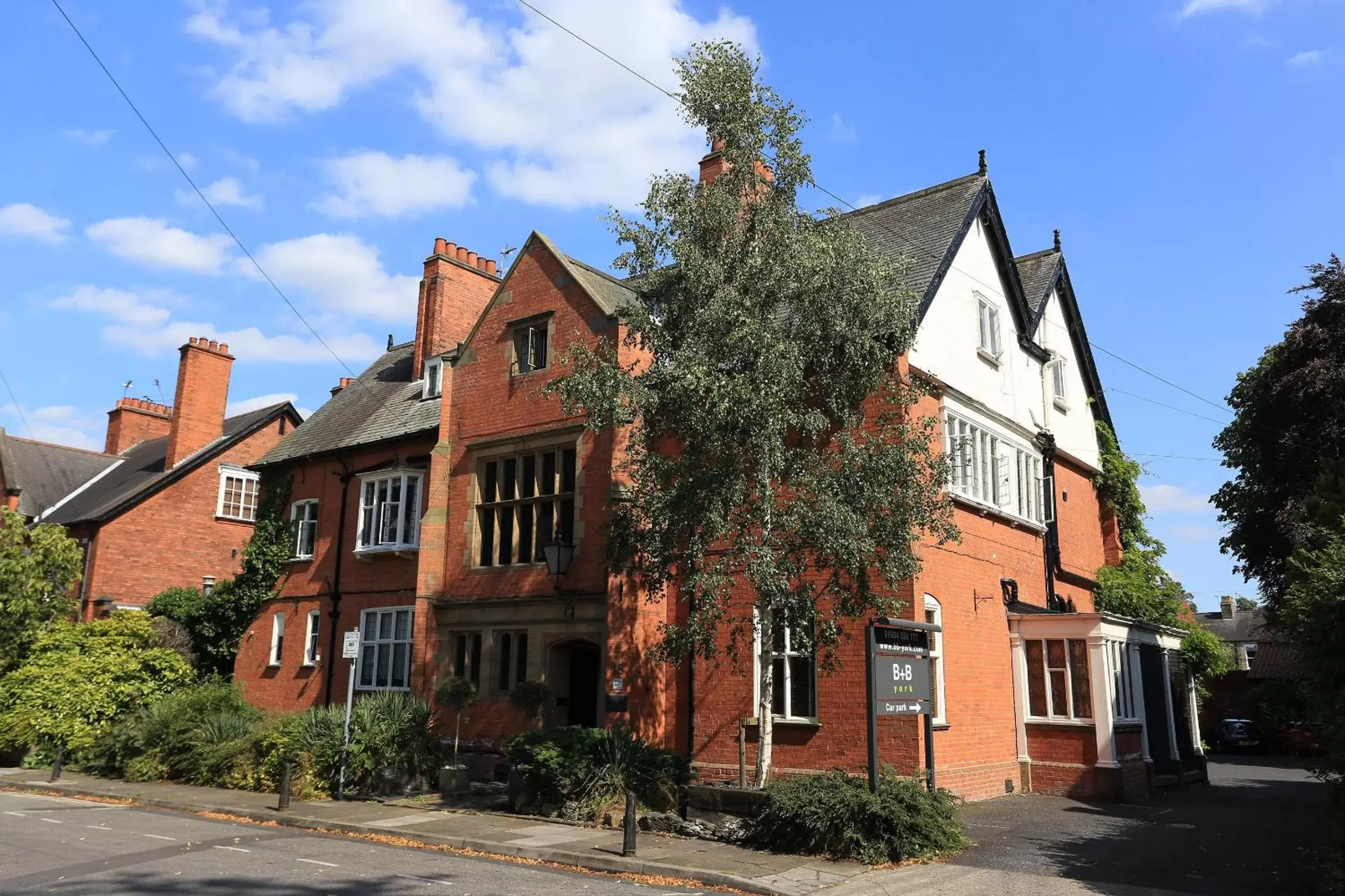 Facade/entrance, Property Building in B+B York