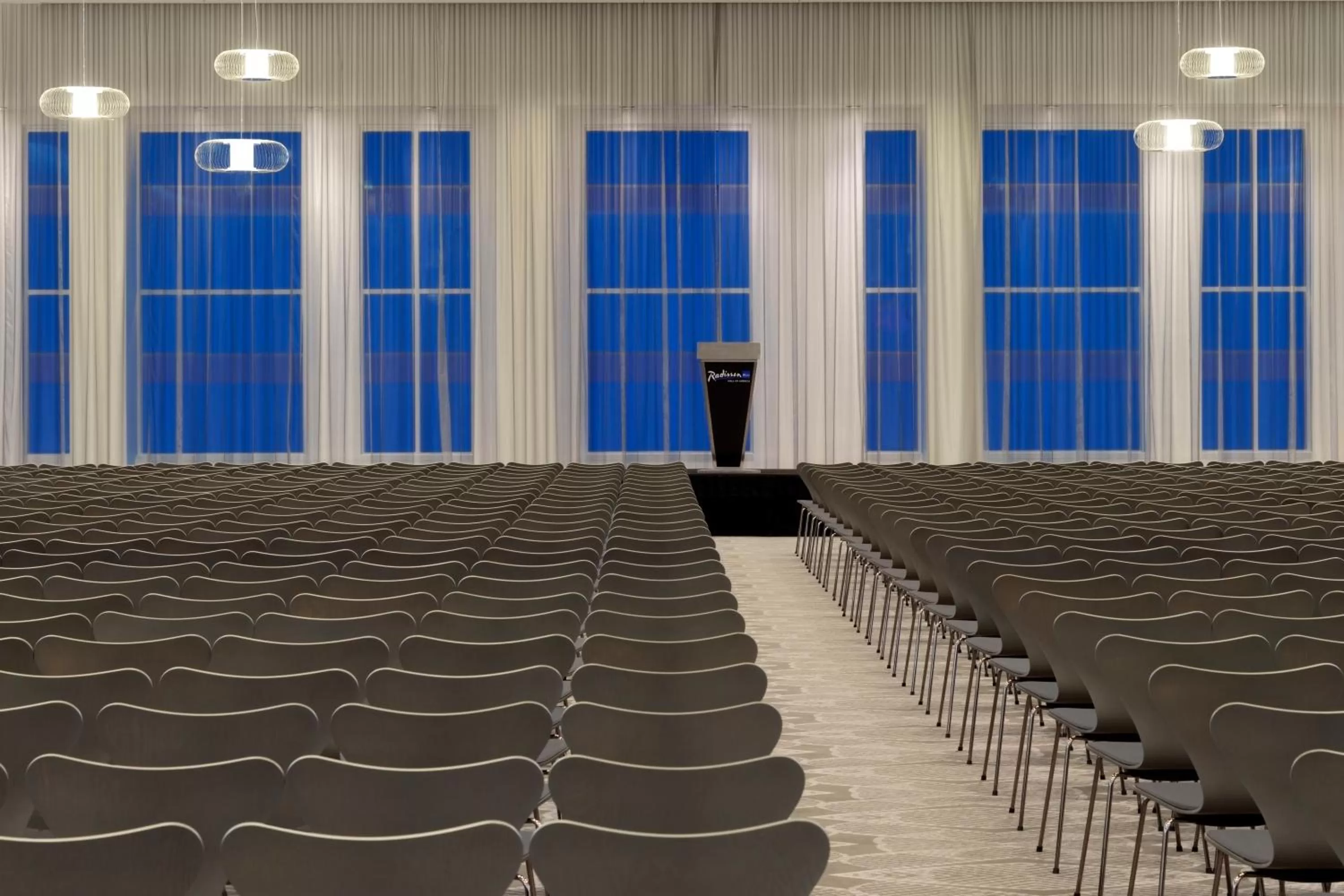 Meeting/conference room in Radisson Blu Mall of America