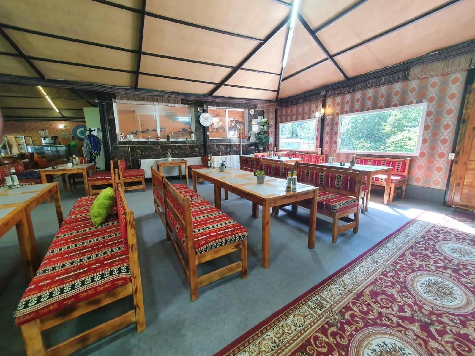 Restaurant/places to eat in Hotel Green Palace