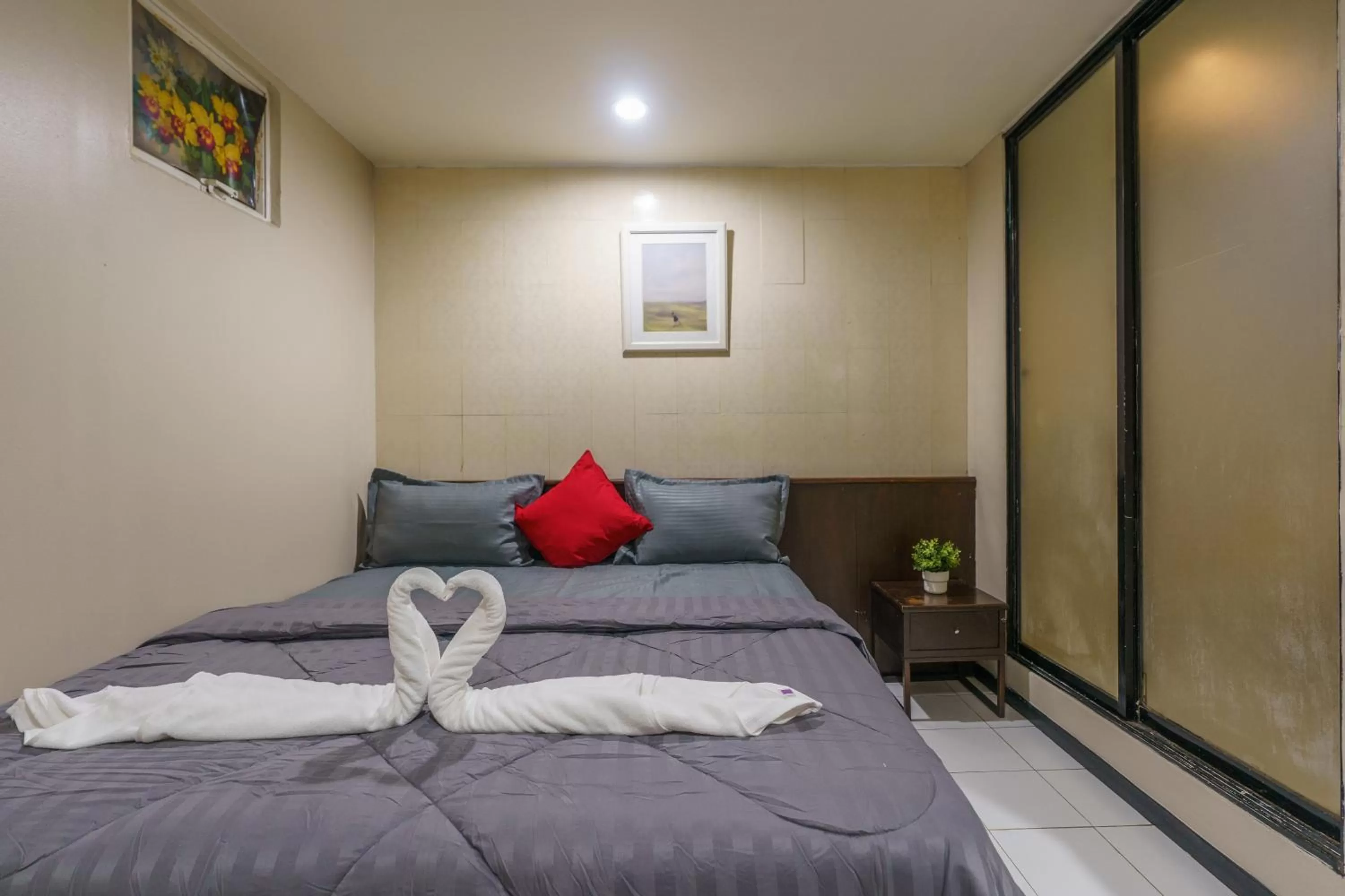 Photo of the whole room, Bed in CheQinn Bed Sukhumvit 4 Nana Plaza