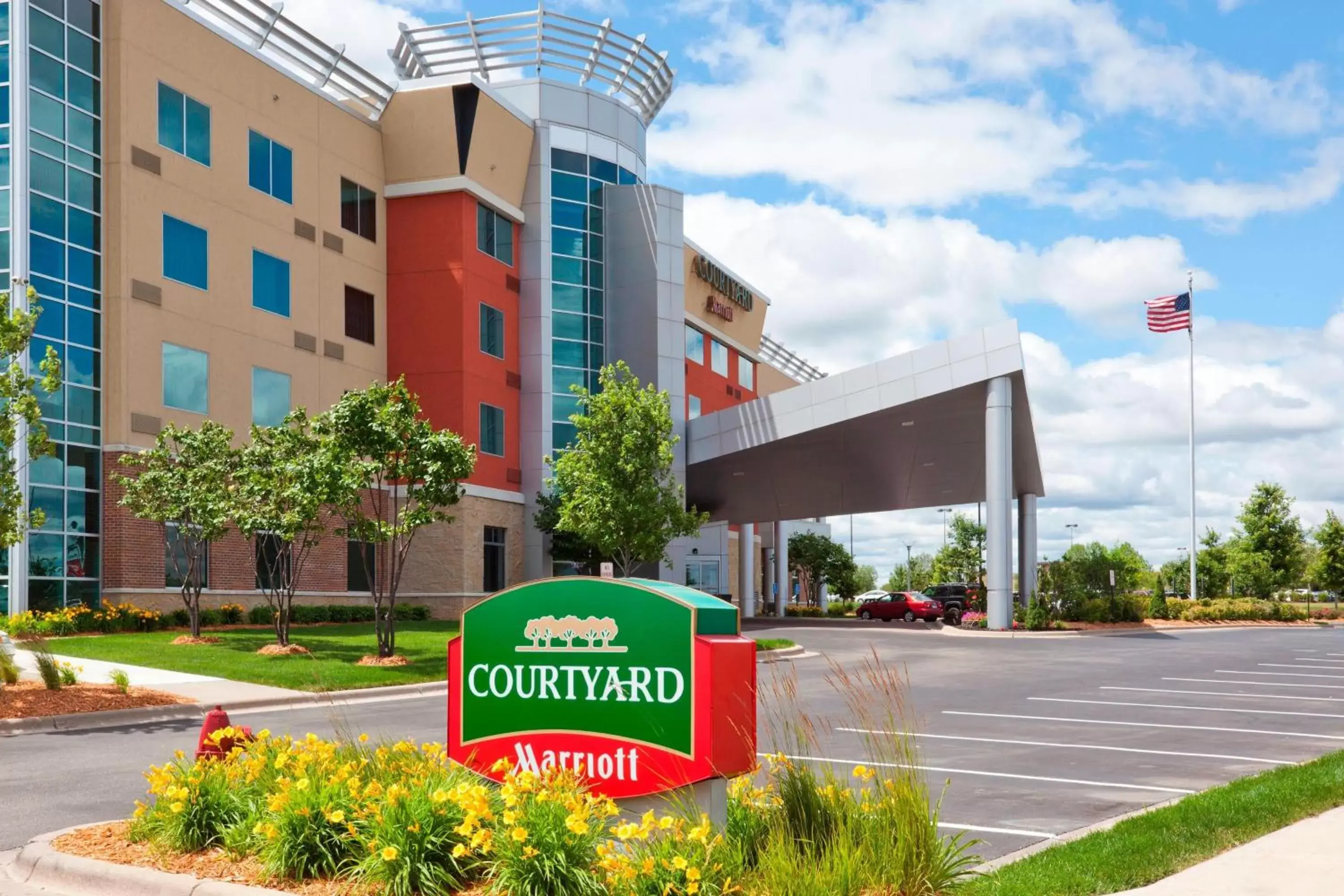 Property Building in Courtyard Minneapolis Maple Grove Arbor Lakes