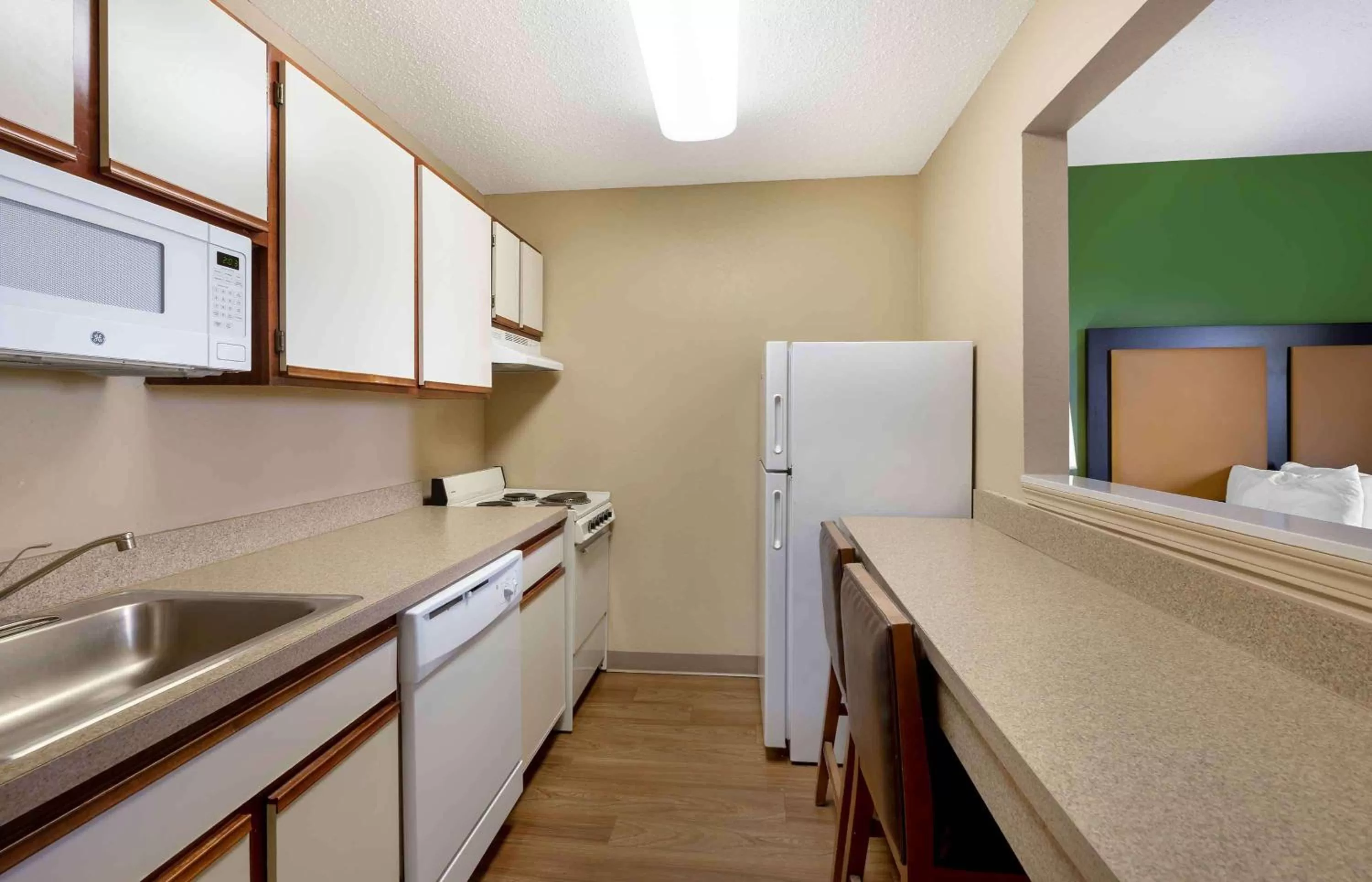 Bedroom in Extended Stay America Suites - Cleveland - Great Northern Mall