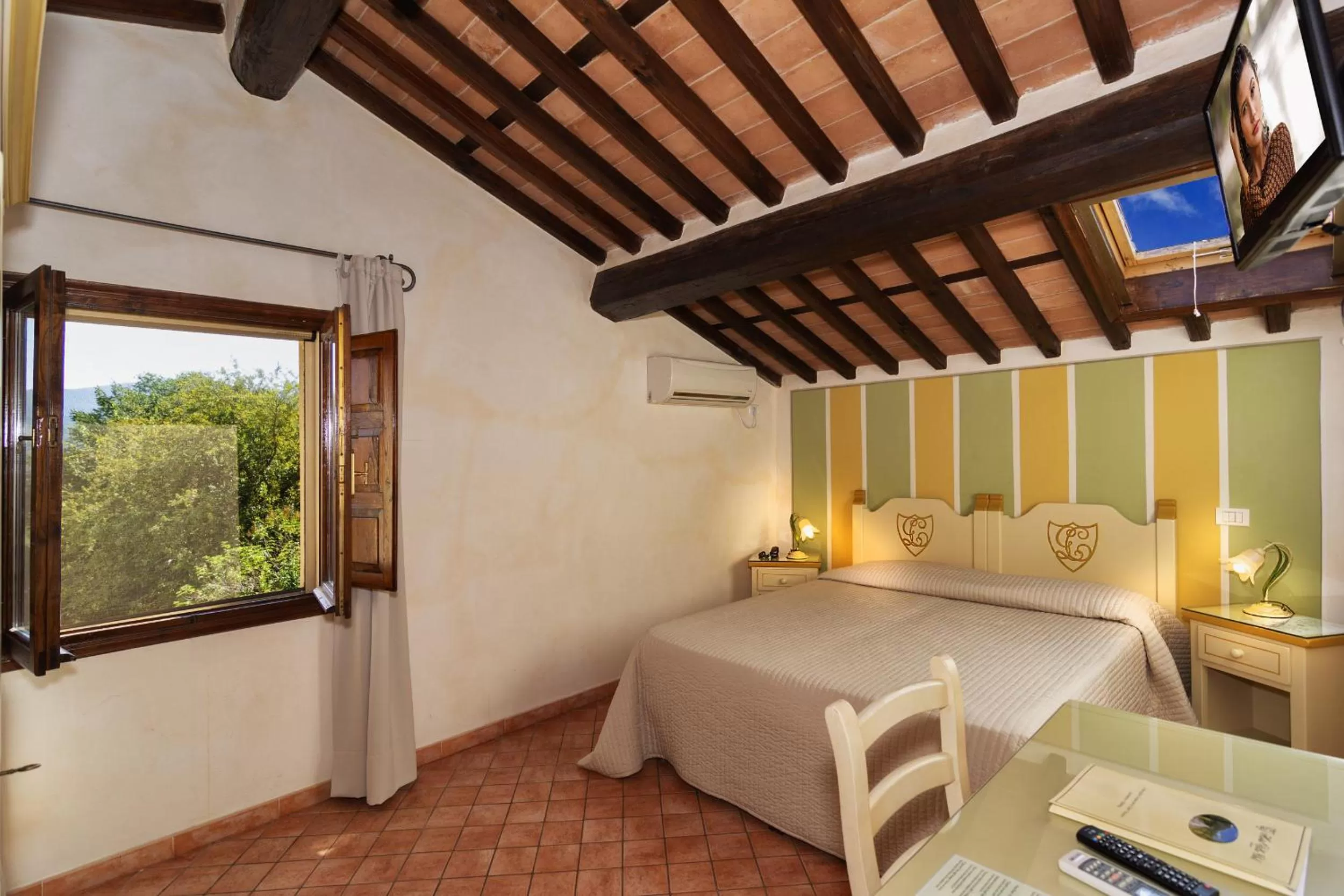 Photo of the whole room, Bed in Hotel Villa Cheli