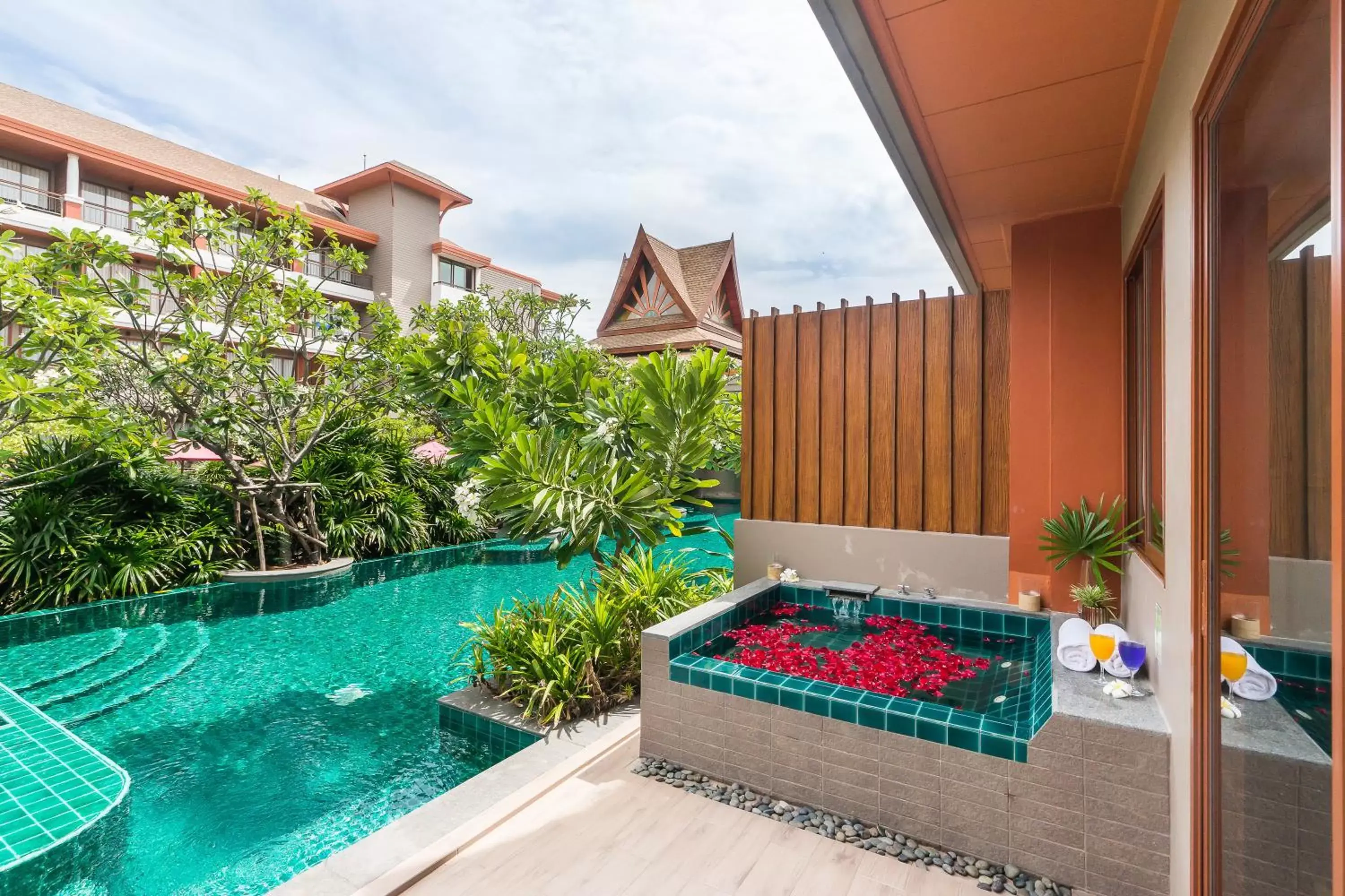 Deluxe Pool Access With Spa Bath in Ayrest Hua Hin Hotel Deluxe Pool Access With Spa Bath in Ayrest Hua Hin Hotel