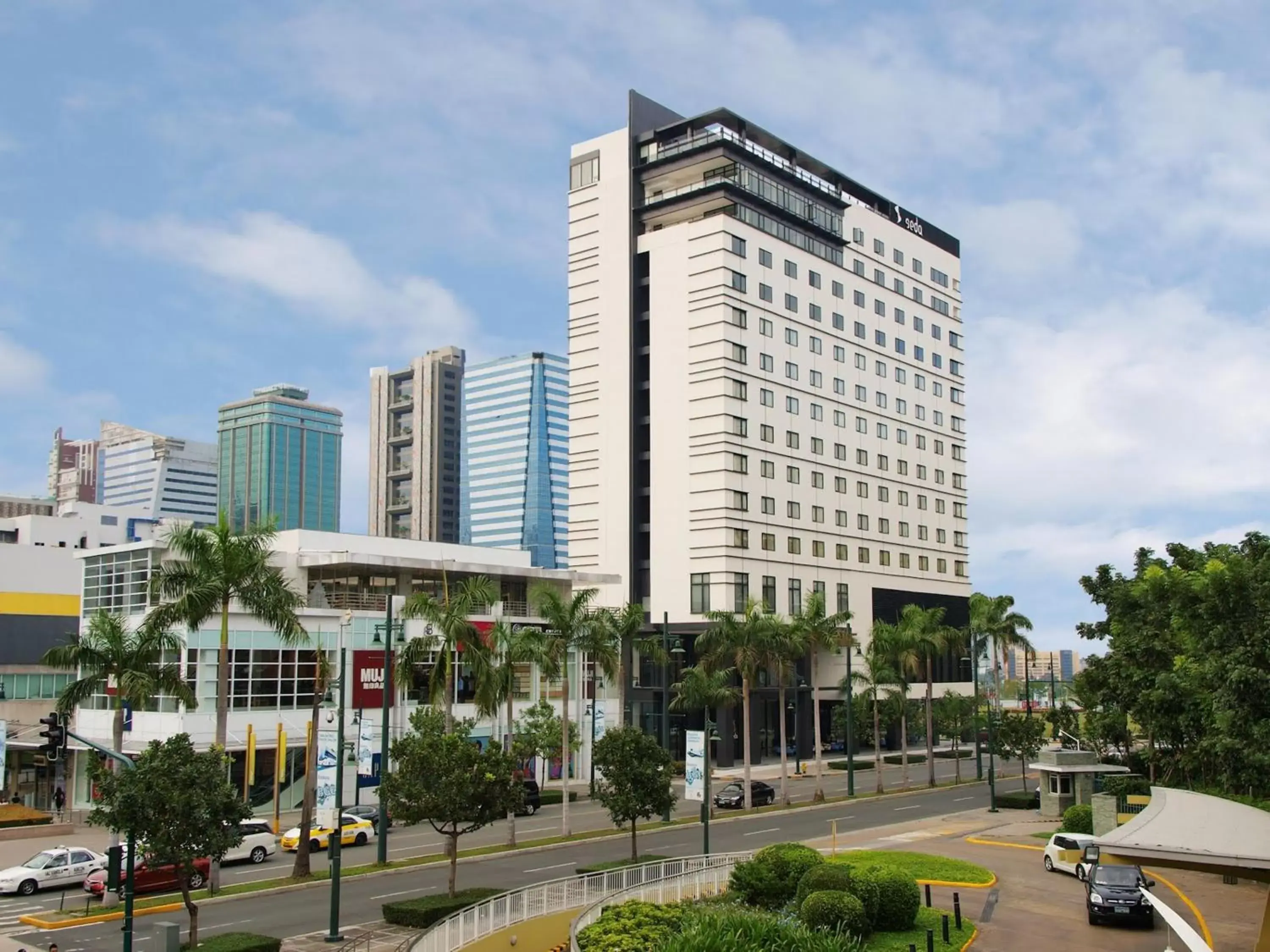 Property building in Seda Bonifacio Global City