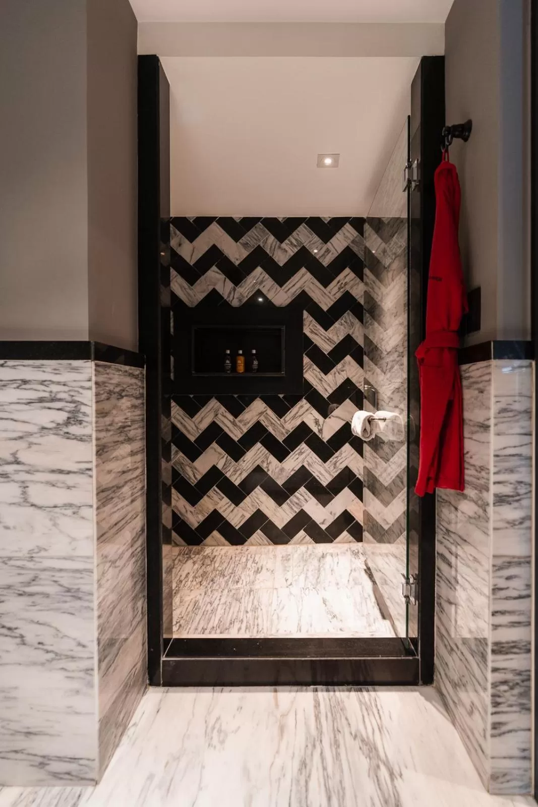 Shower in The Wild Oscar