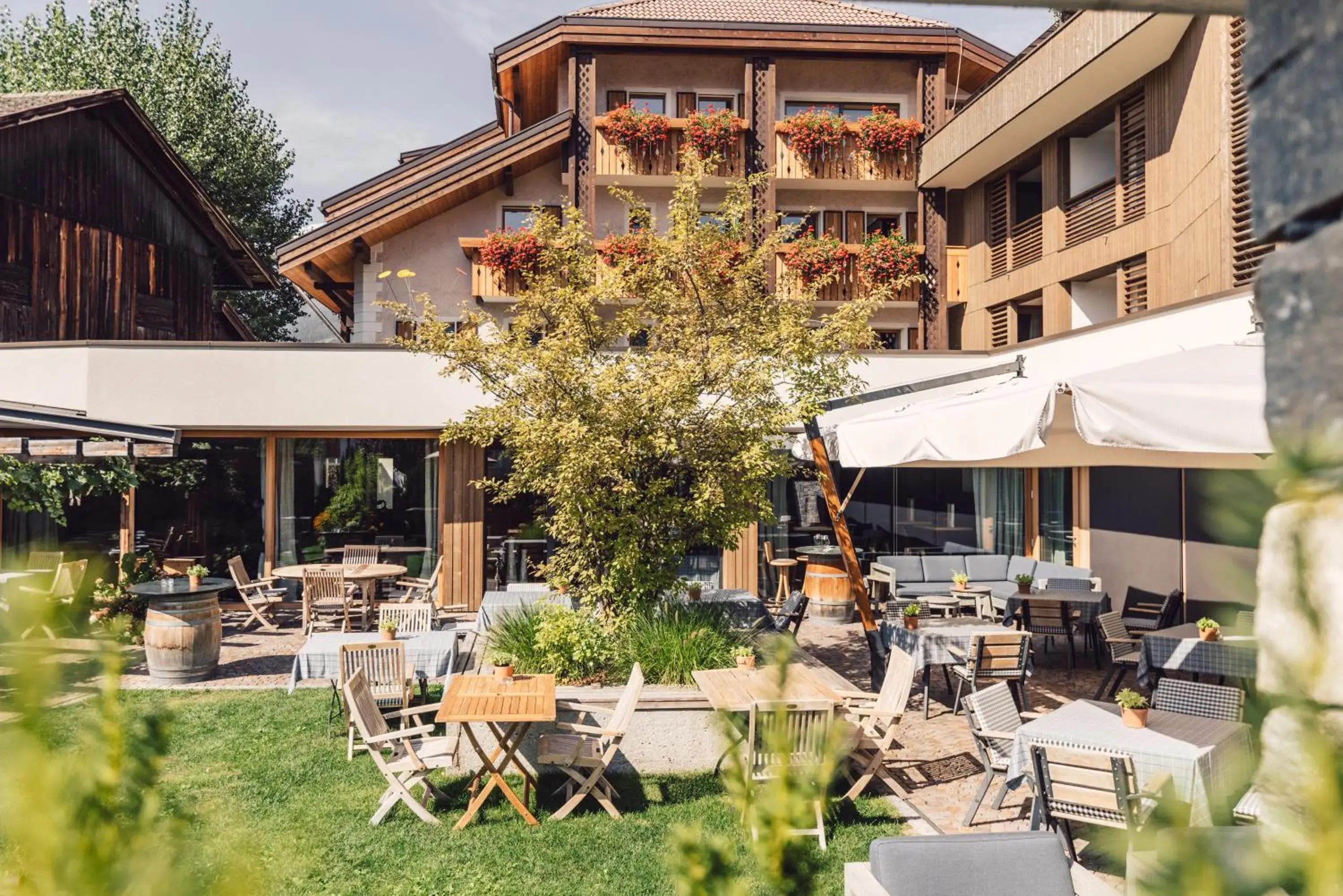 Property building, Restaurant/Places to Eat in Hotel Restaurant Langgenhof