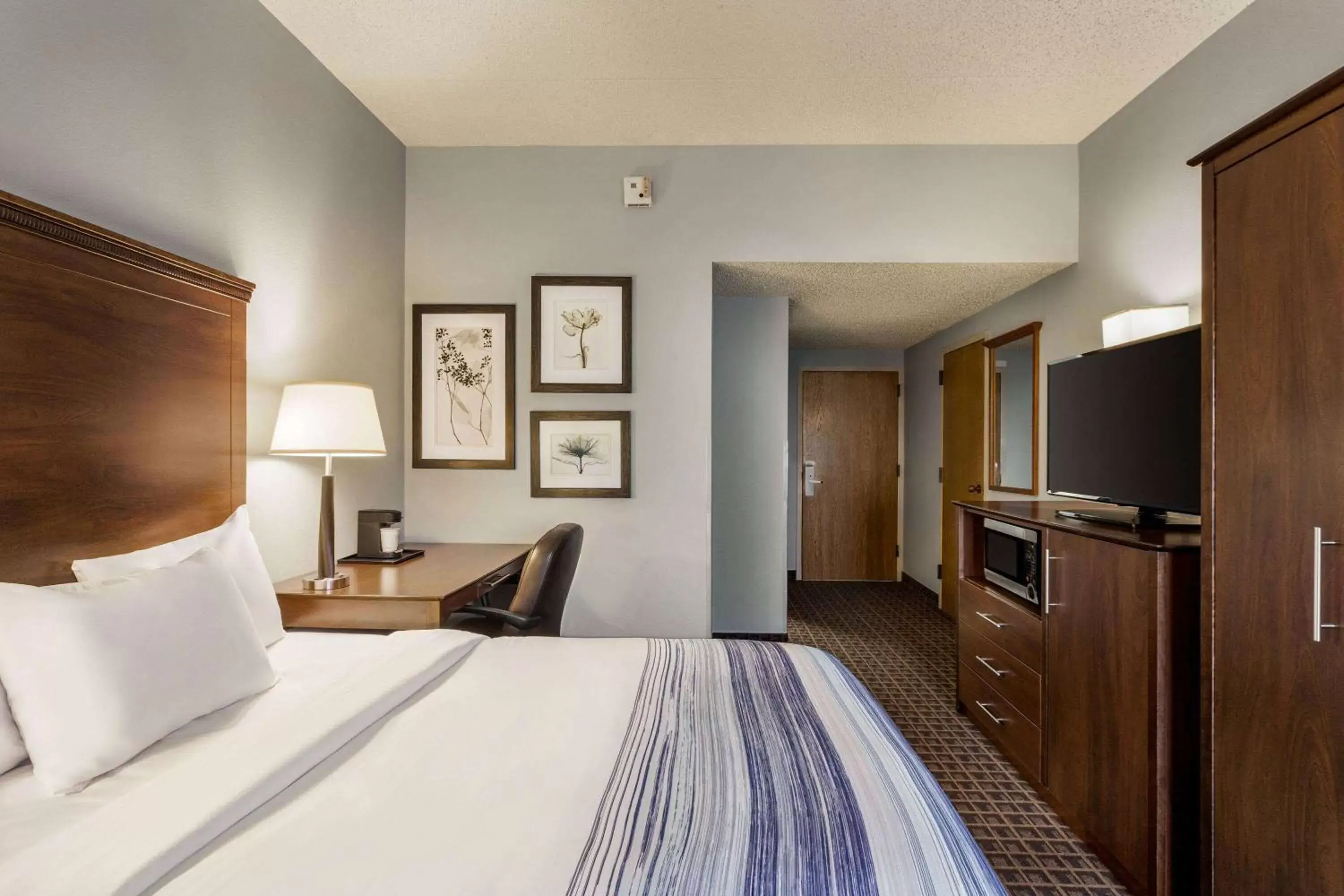 Photo of the whole room, Bed in AmericInn by Wyndham Madison West