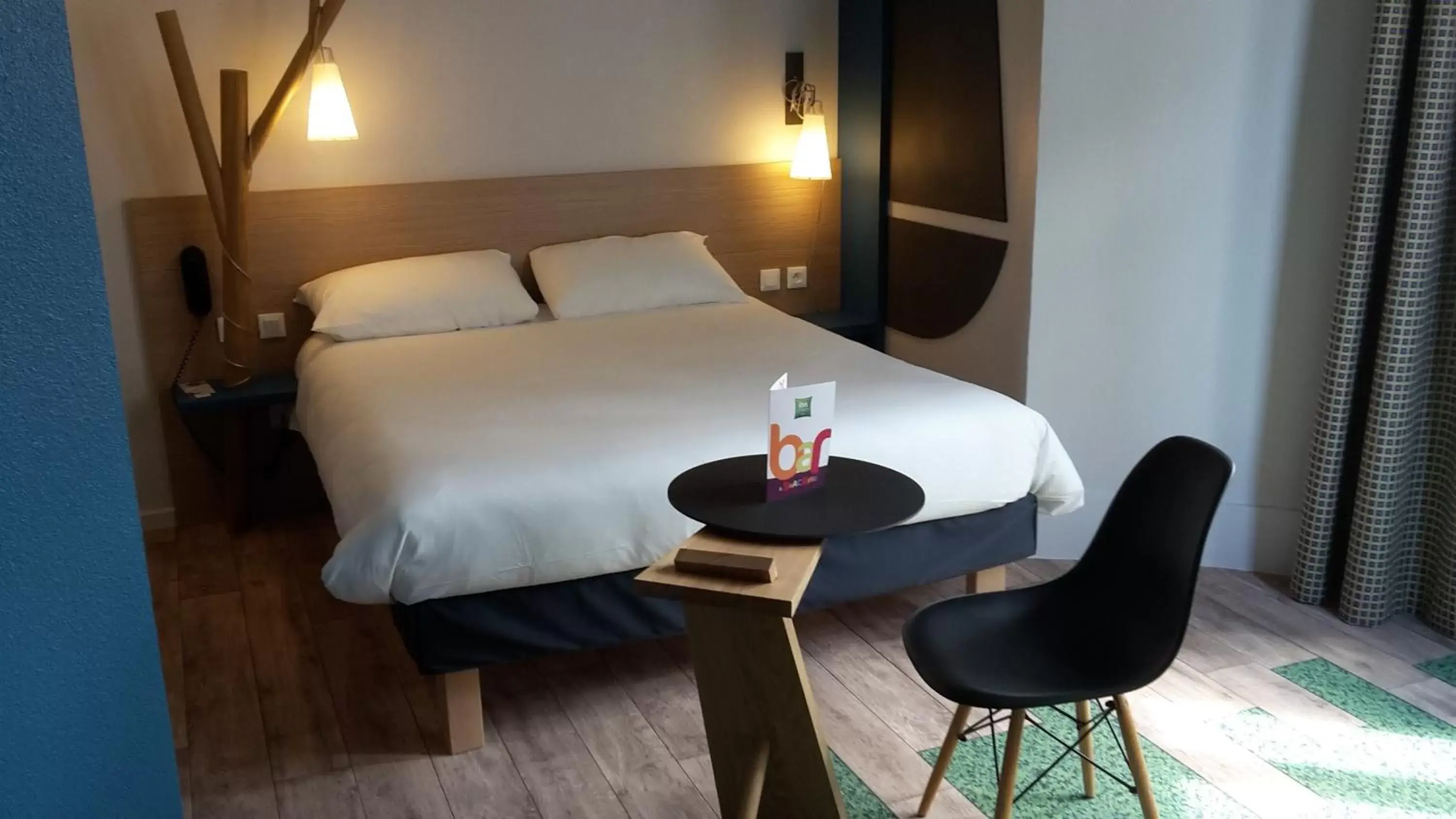 Photo of the whole room, Room Photo in ibis Styles Moulins Centre